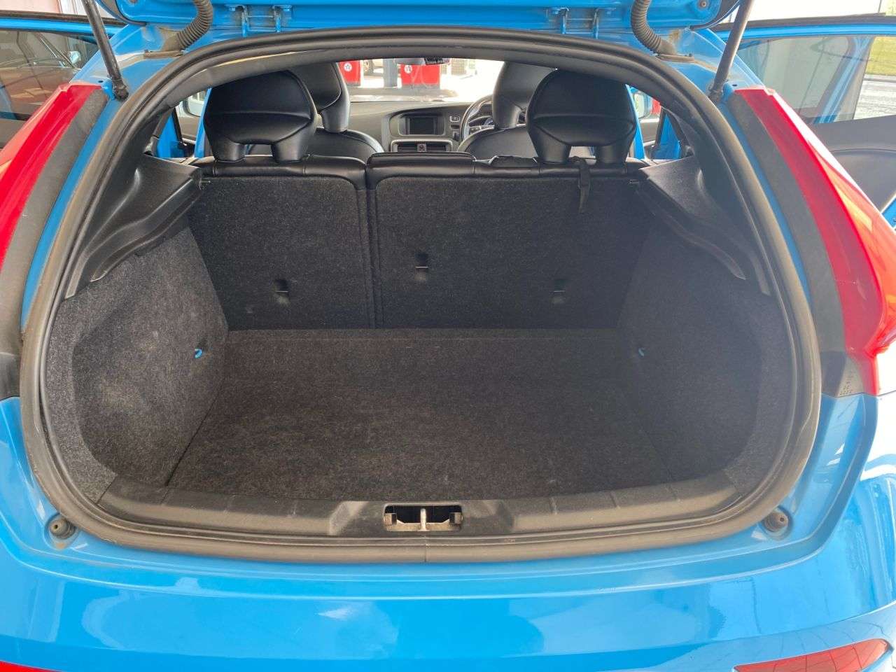 2016 VOLVO V40 2016 VOLVO V40