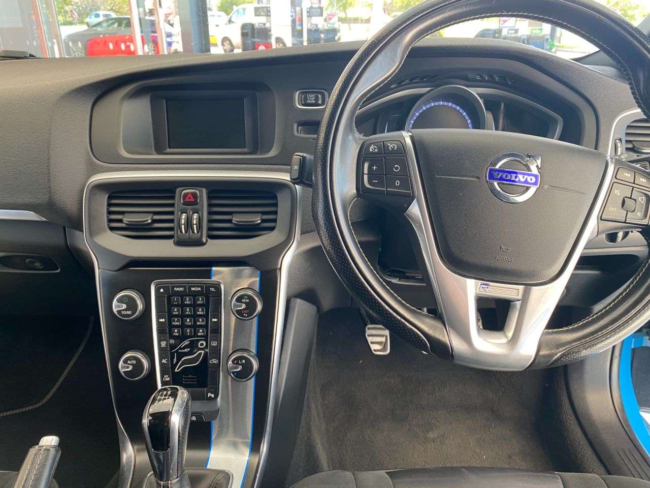 2016 VOLVO V40 2016 VOLVO V40