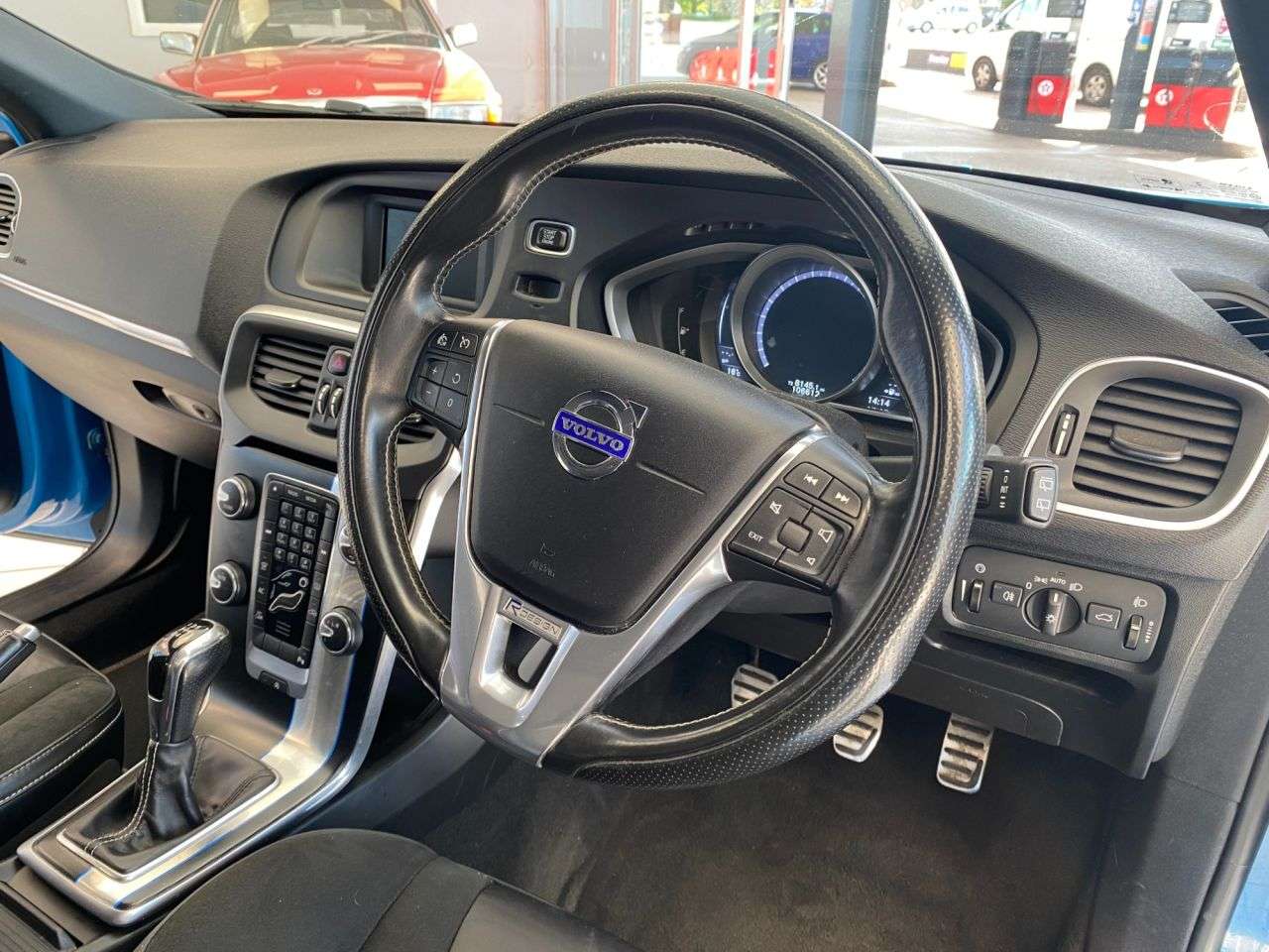 2016 VOLVO V40 2016 VOLVO V40