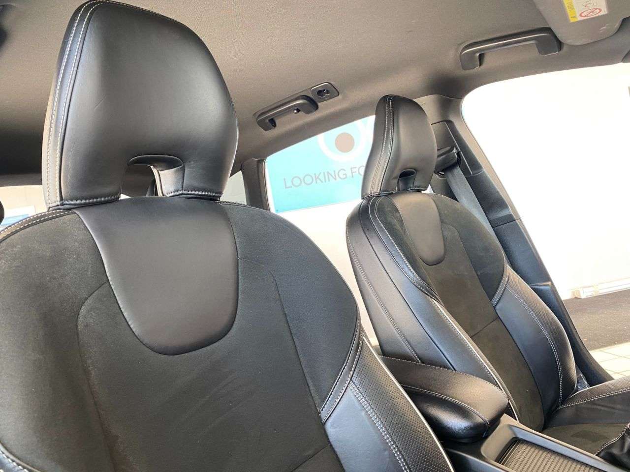 2016 VOLVO V40 2016 VOLVO V40