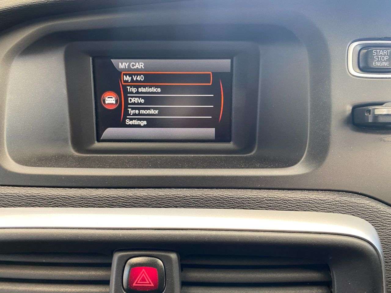 2016 VOLVO V40 2016 VOLVO V40