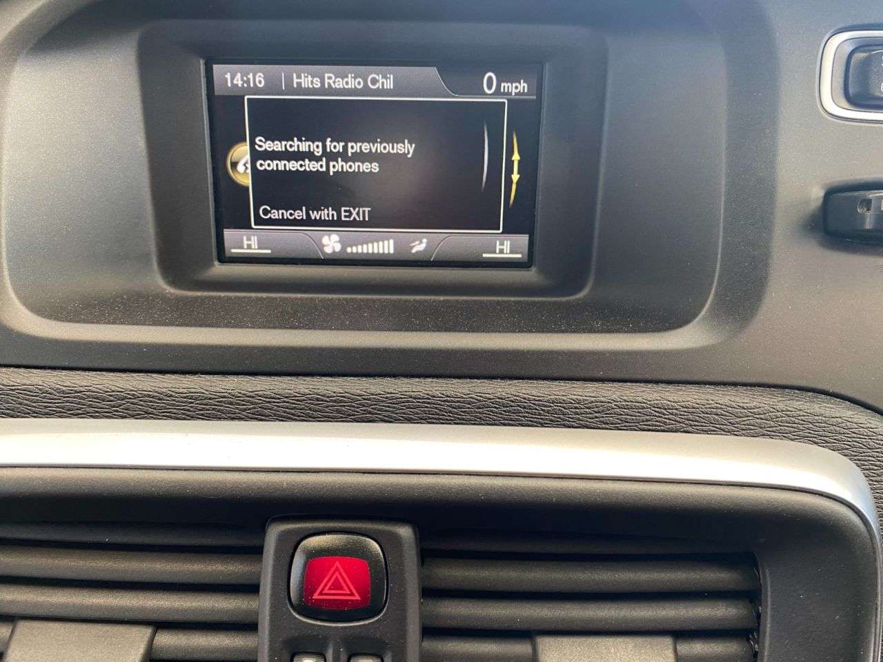 2016 VOLVO V40 2016 VOLVO V40