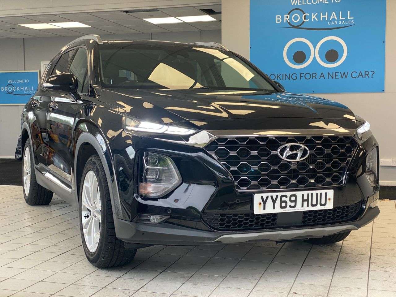 A 2019 HYUNDAI SANTA FE 2.2 CRDi Premium SE SUV 5dr Diesel Auto 4WD Euro 6 (s/s) 7 Seat (200 ps) pa A 2019 HYUNDAI SANTA FE 2.2 CRDi Premium SE SUV 5dr Diesel Auto 4WD Euro 6 (s/s) 7 Seat (200 ps) pa