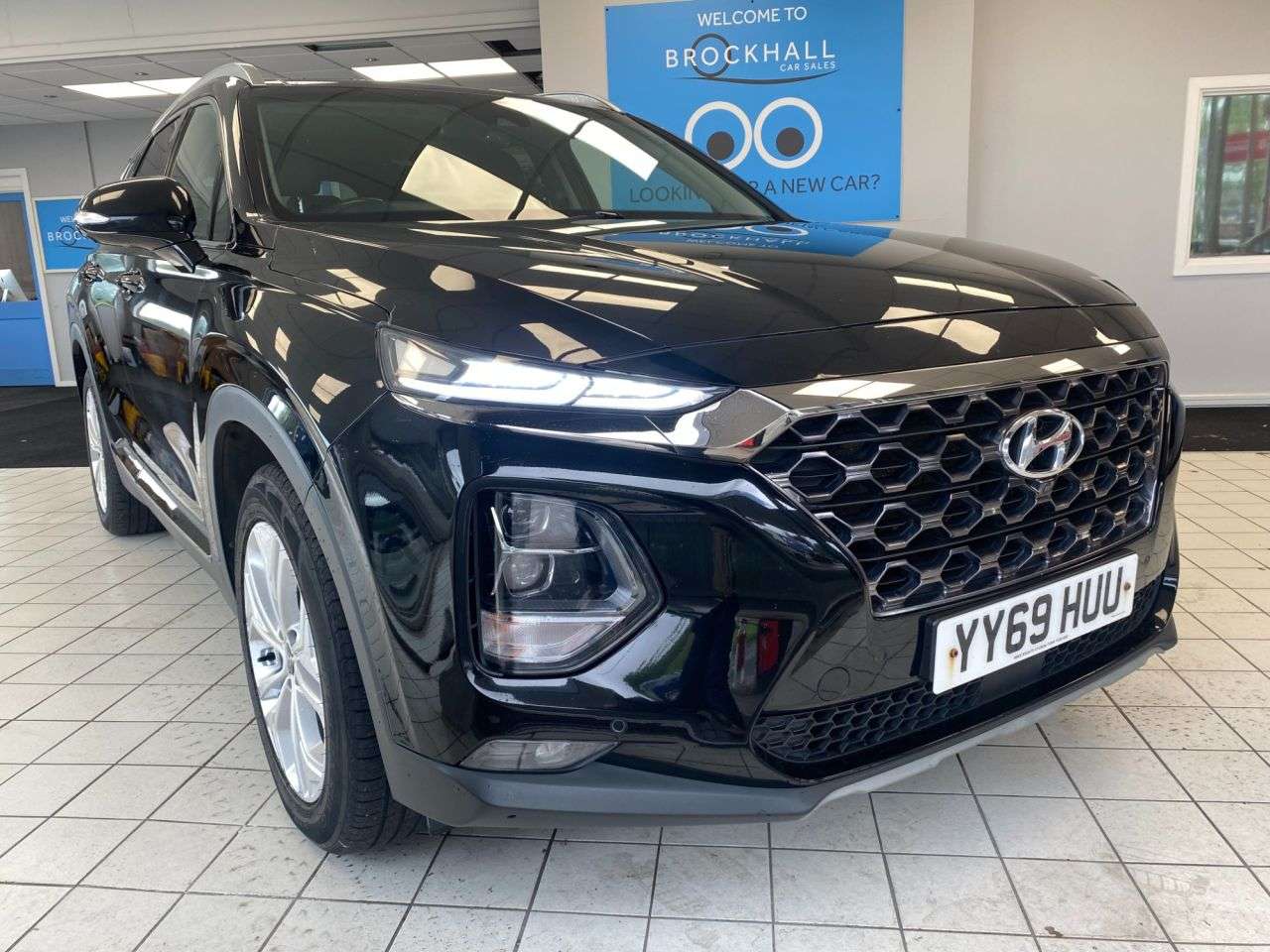 A 2019 HYUNDAI SANTA FE 2.2 CRDi Premium SE SUV 5dr Diesel Auto 4WD Euro 6 (s/s) 7 Seat (200 ps) pa A 2019 HYUNDAI SANTA FE 2.2 CRDi Premium SE SUV 5dr Diesel Auto 4WD Euro 6 (s/s) 7 Seat (200 ps) pa