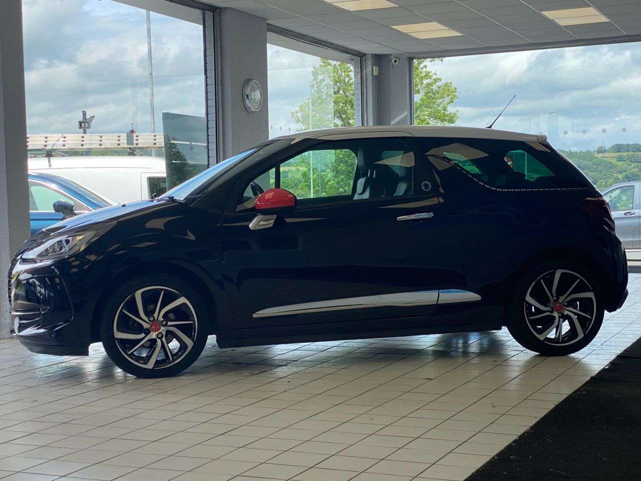 2017 DS AUTOMOBILES DS 3 2017 DS AUTOMOBILES DS 3