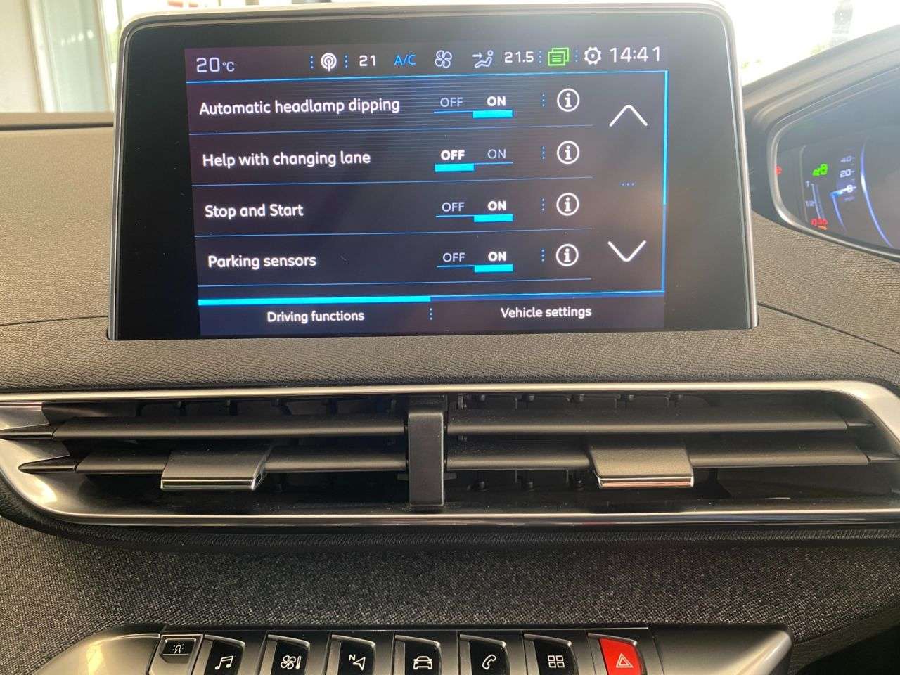 2019 PEUGEOT 3008 2019 PEUGEOT 3008
