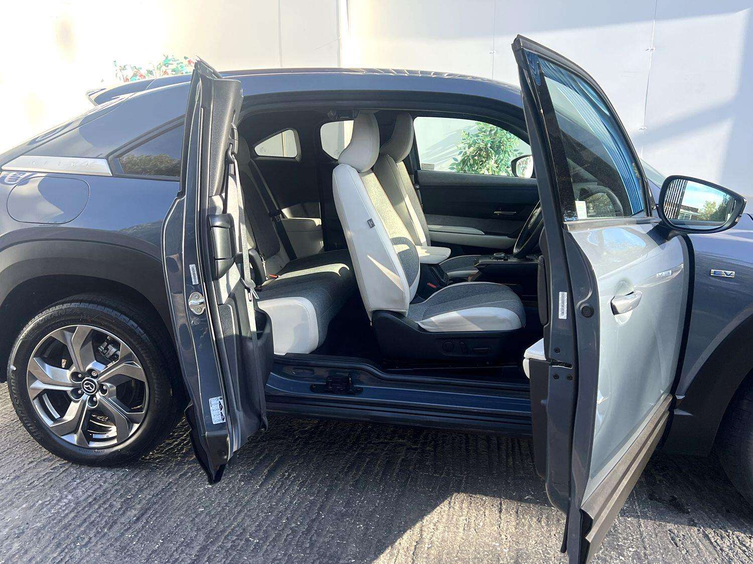 2022 MAZDA MX-30 2022 MAZDA MX-30