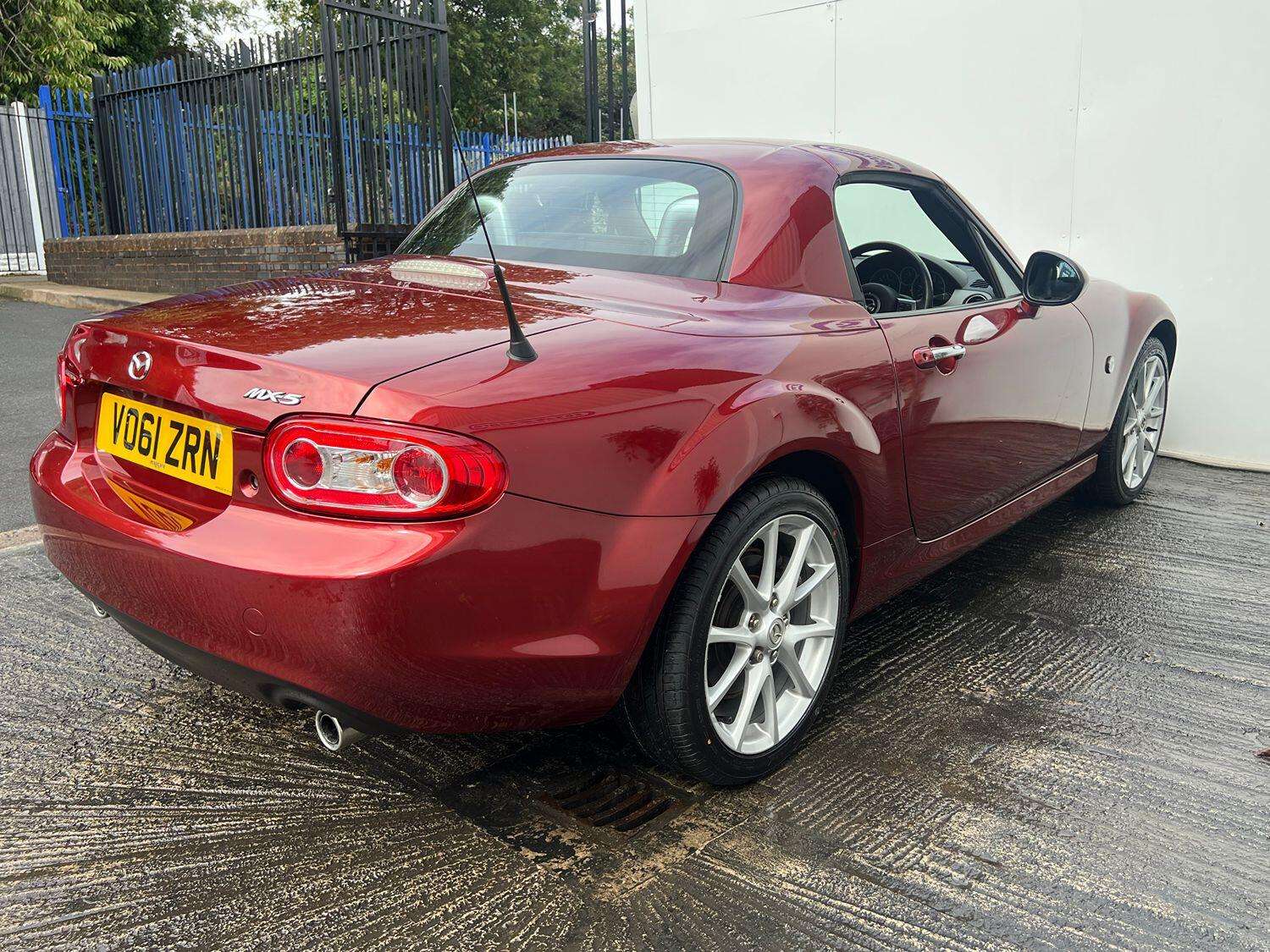 2011 MAZDA MX-5 2011 MAZDA MX-5