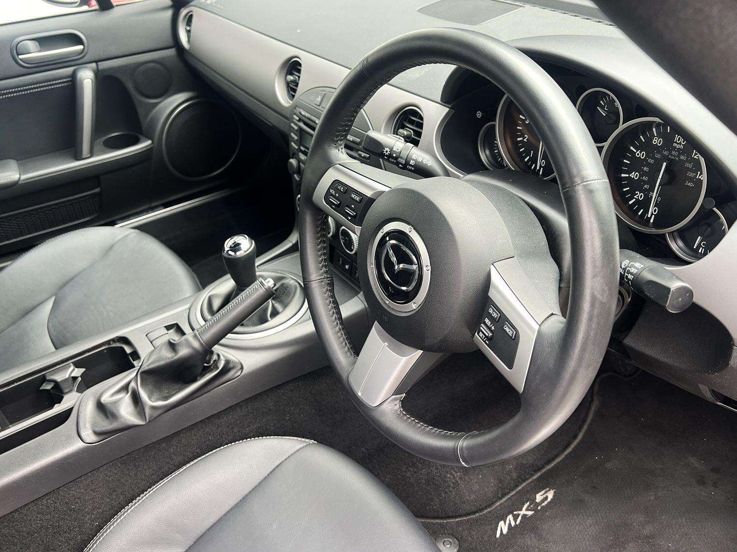 2011 MAZDA MX-5 2011 MAZDA MX-5