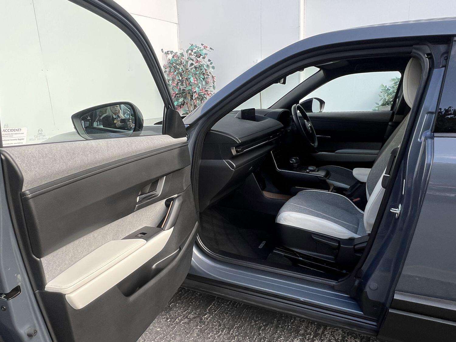 2022 MAZDA MX-30 2022 MAZDA MX-30