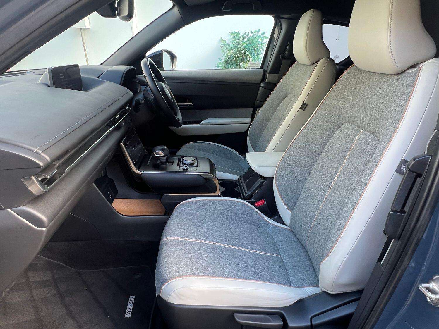 2022 MAZDA MX-30 2022 MAZDA MX-30