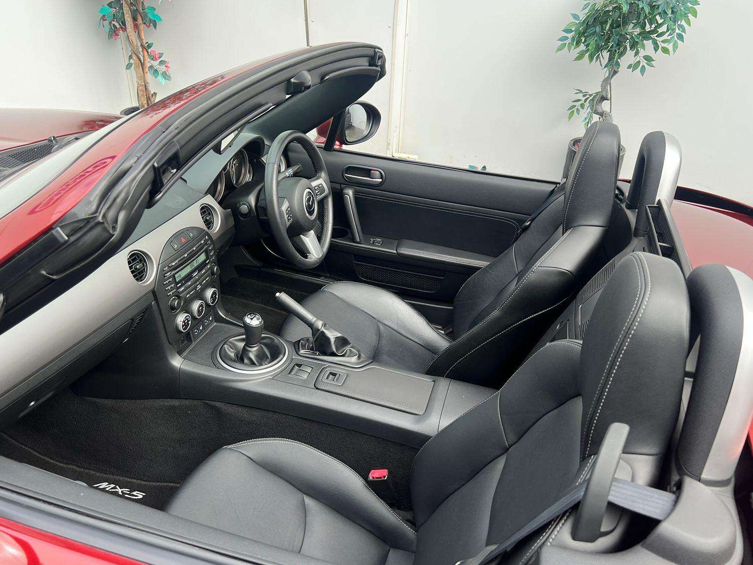2011 MAZDA MX-5 2011 MAZDA MX-5
