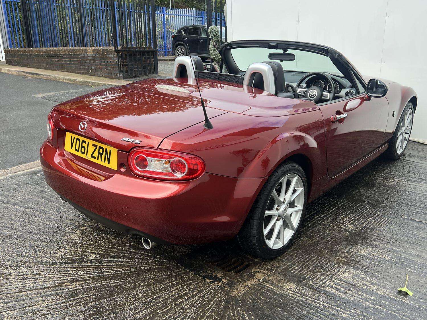 2011 MAZDA MX-5 2011 MAZDA MX-5