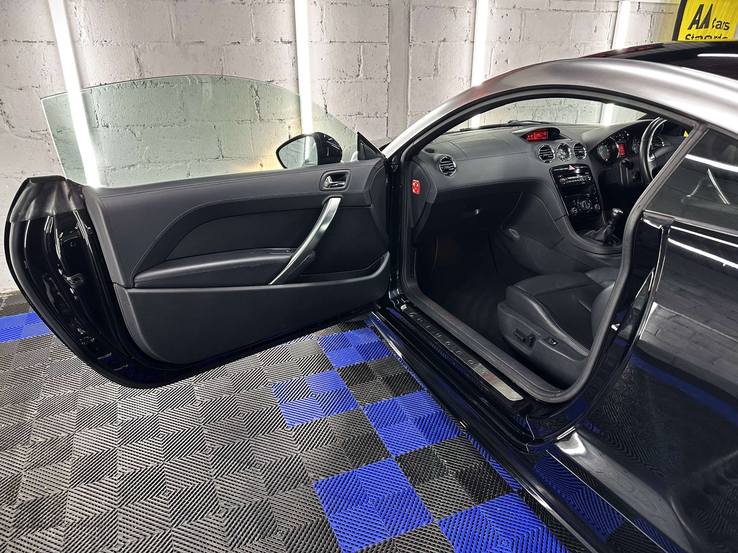 2011 PEUGEOT RCZ 2011 PEUGEOT RCZ