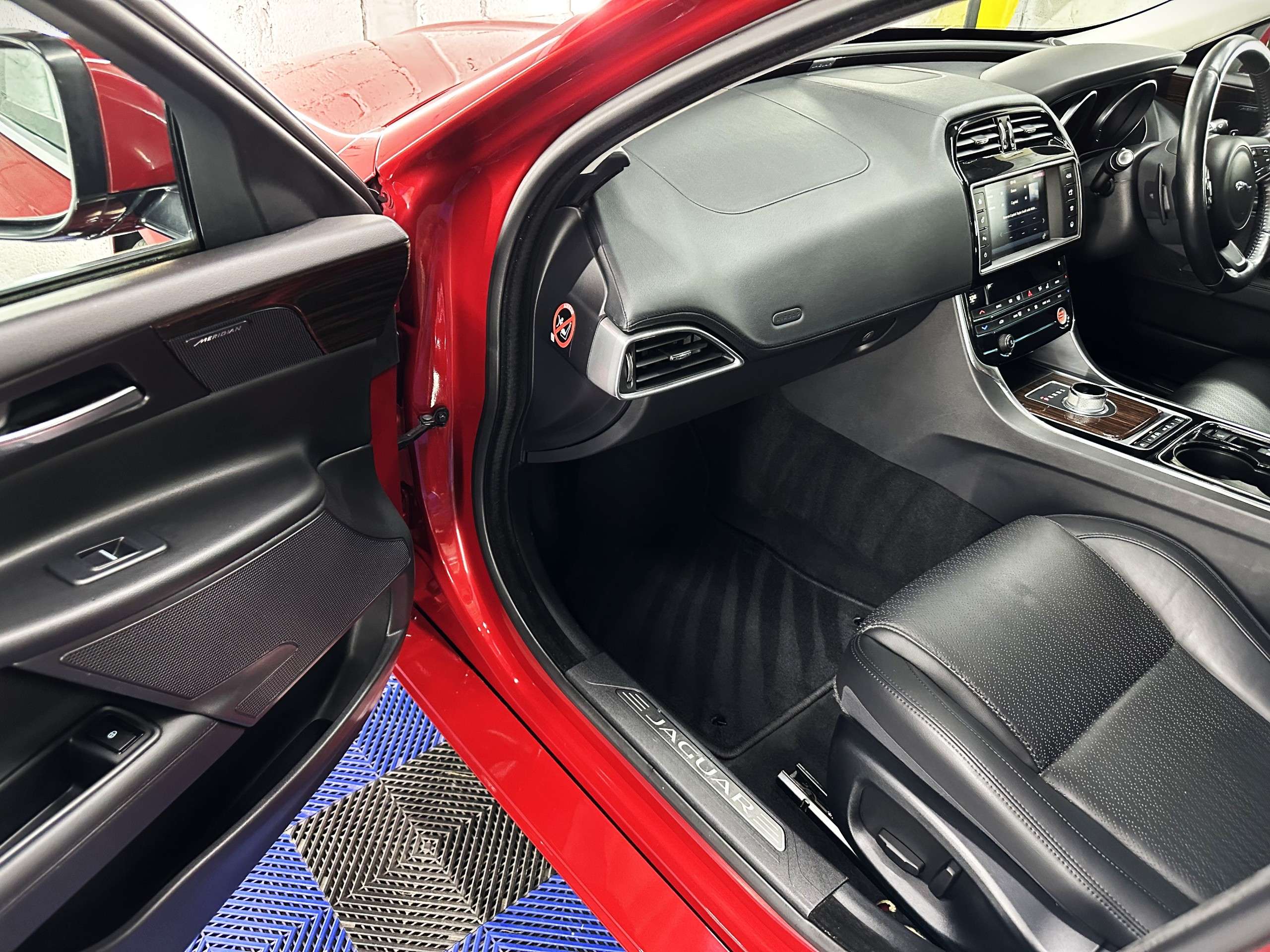 2015 JAGUAR XE 2015 JAGUAR XE