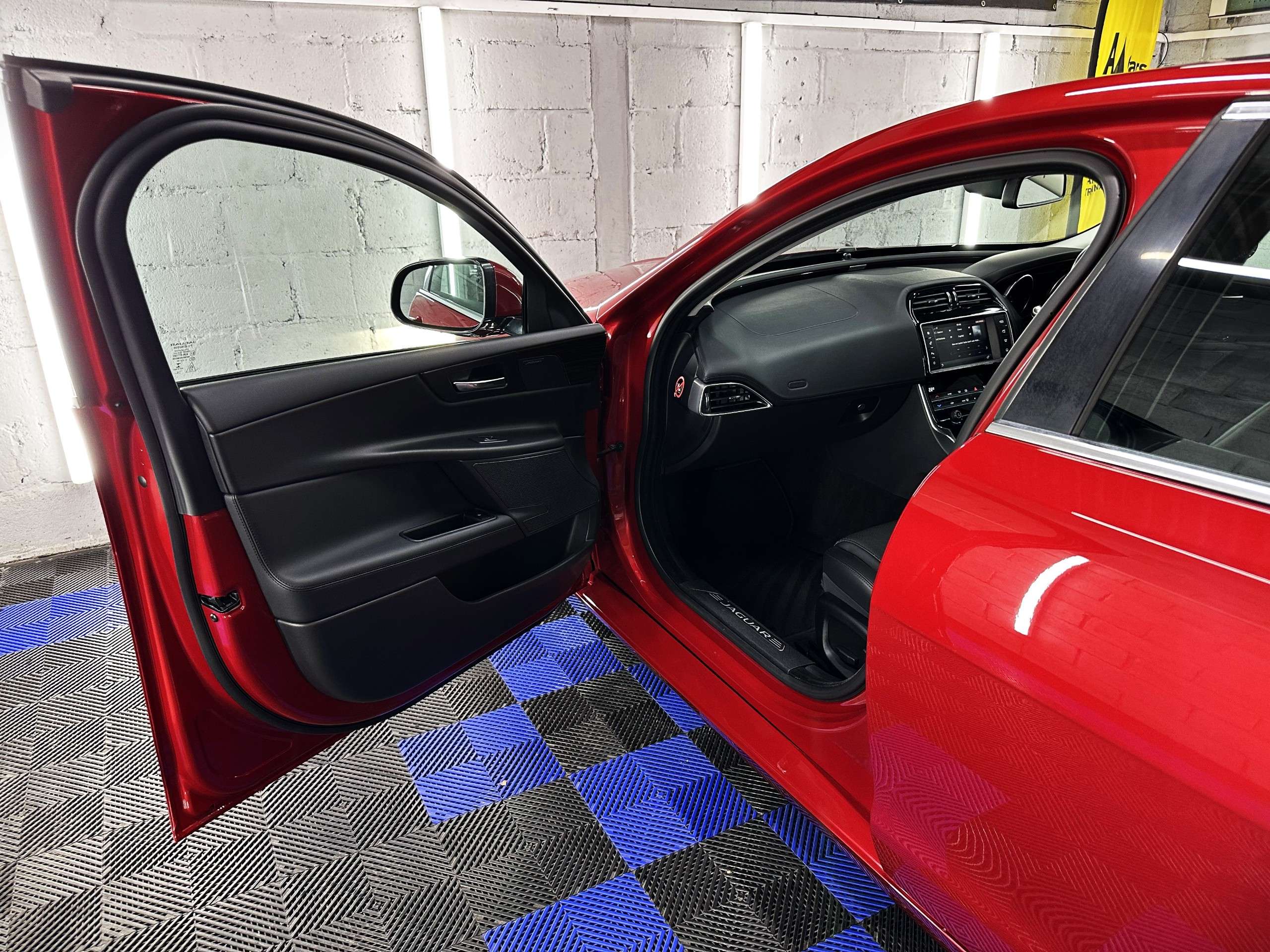 2015 JAGUAR XE 2015 JAGUAR XE