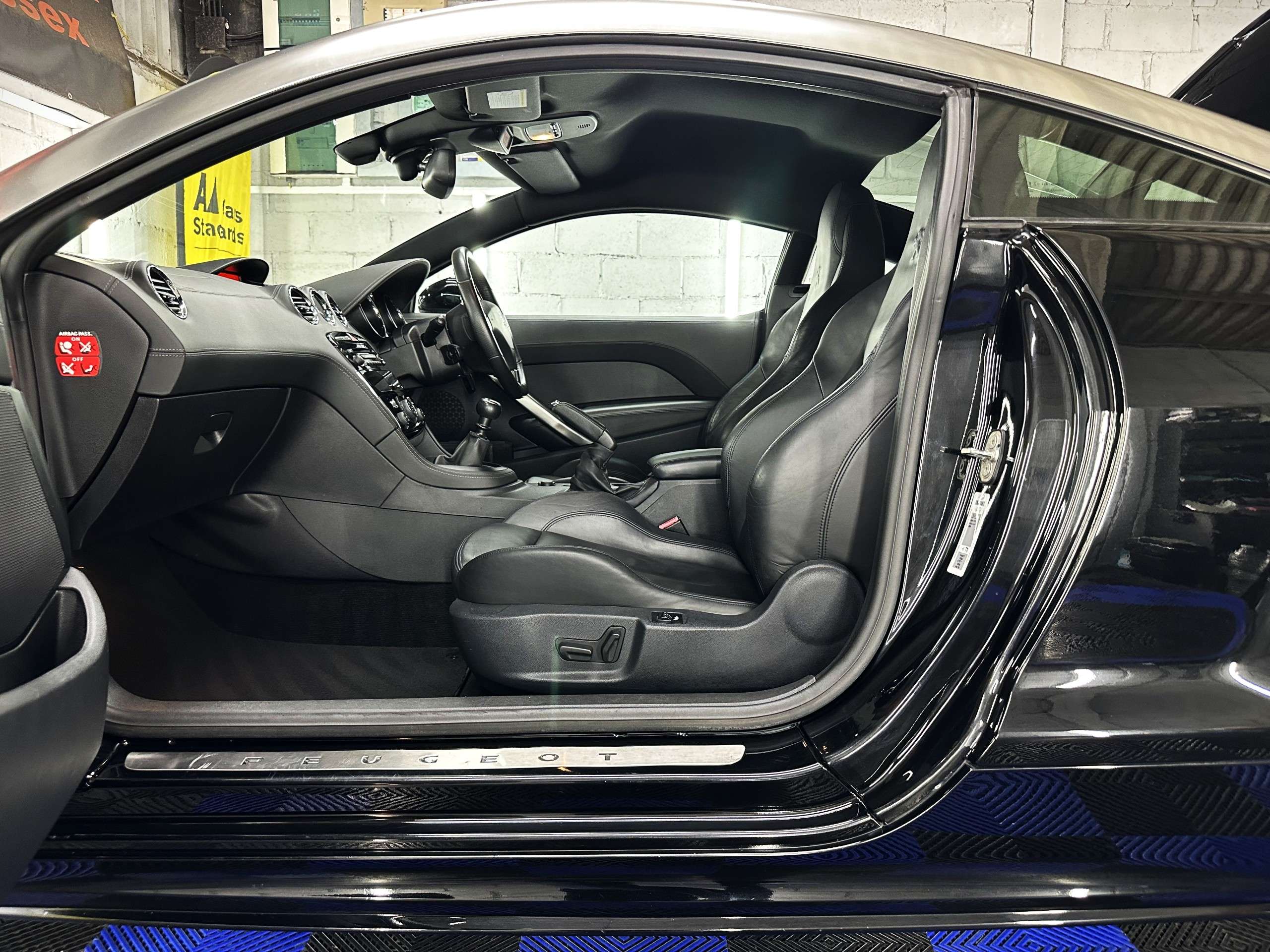 2011 PEUGEOT RCZ 2011 PEUGEOT RCZ