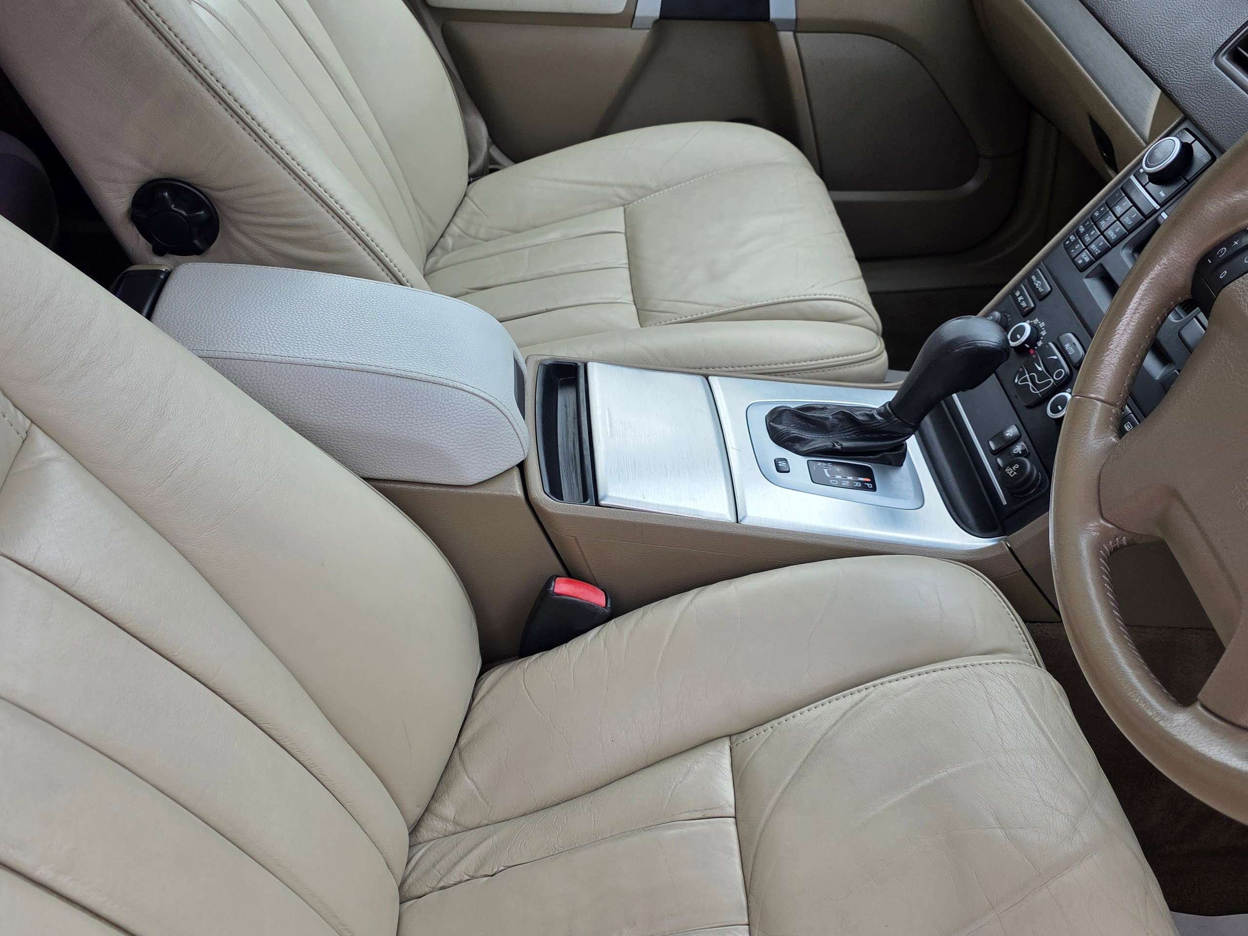 2011 VOLVO XC90 2011 VOLVO XC90