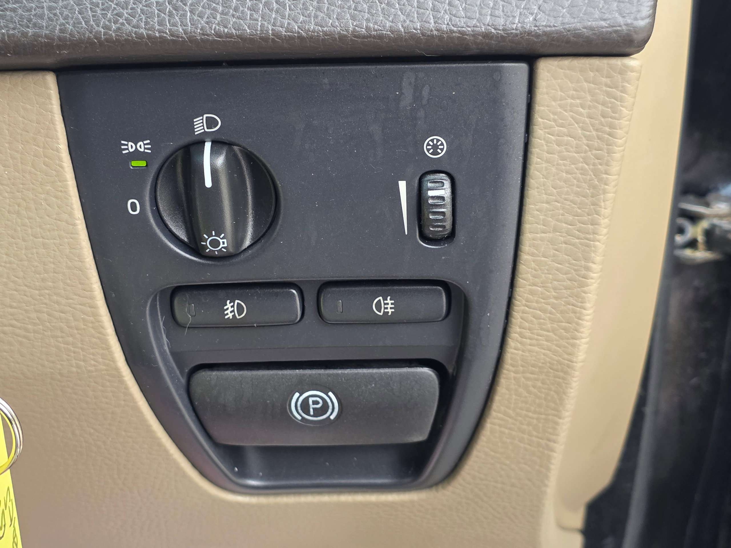 2011 VOLVO XC90 2011 VOLVO XC90