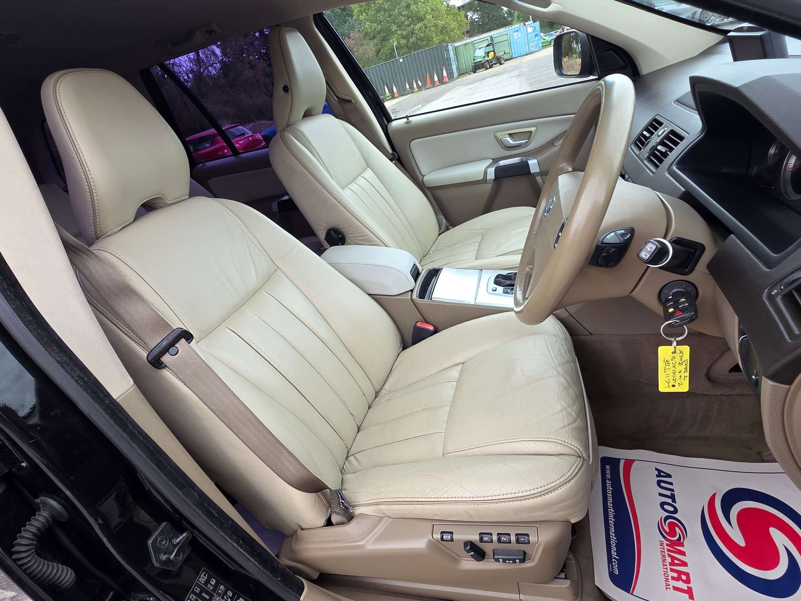 2011 VOLVO XC90 2011 VOLVO XC90