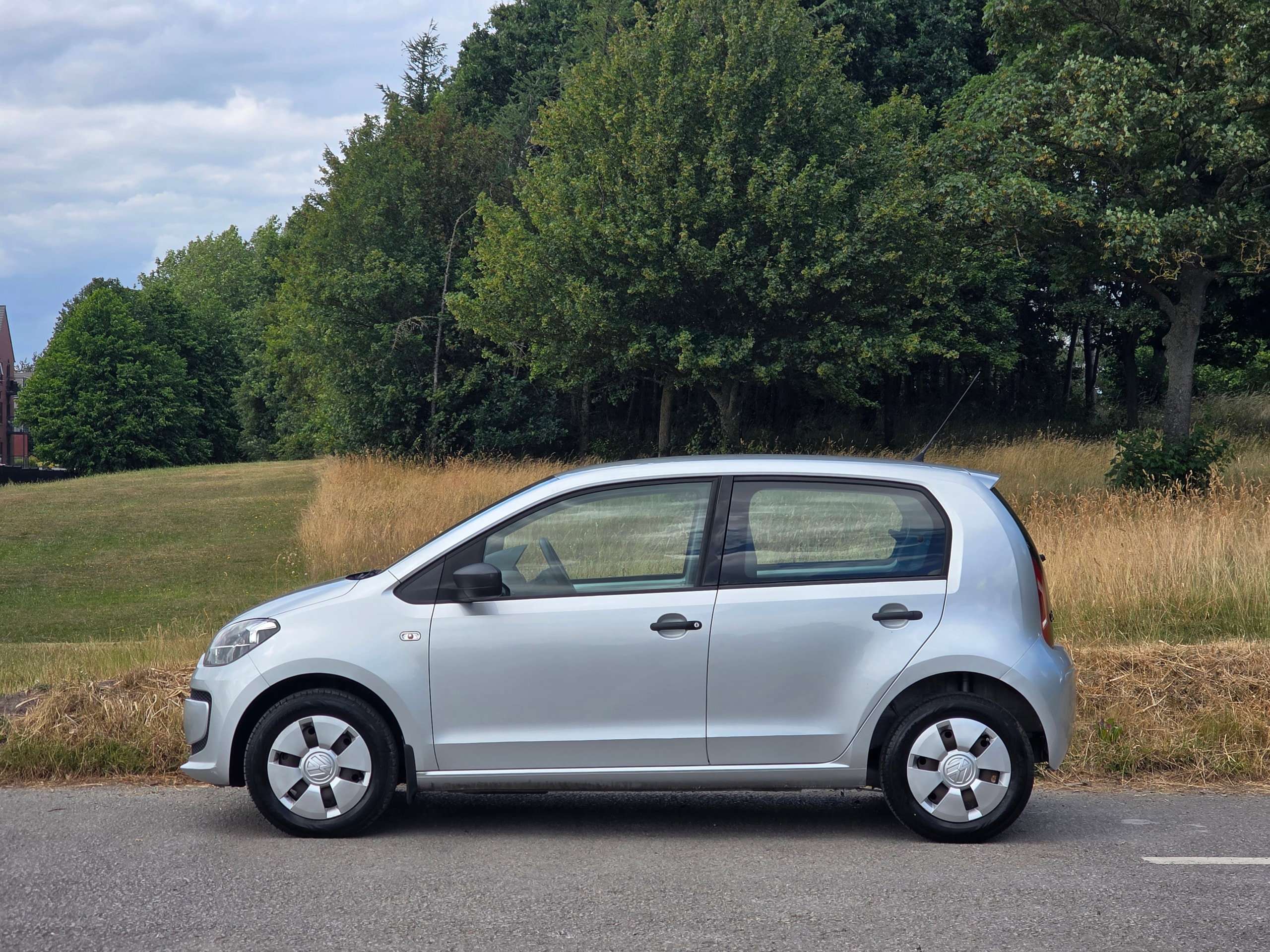 A 2015 VOLKSWAGEN UP! 1.0 Take up! Euro 5 5dr A 2015 VOLKSWAGEN UP! 1.0 Take up! Euro 5 5dr