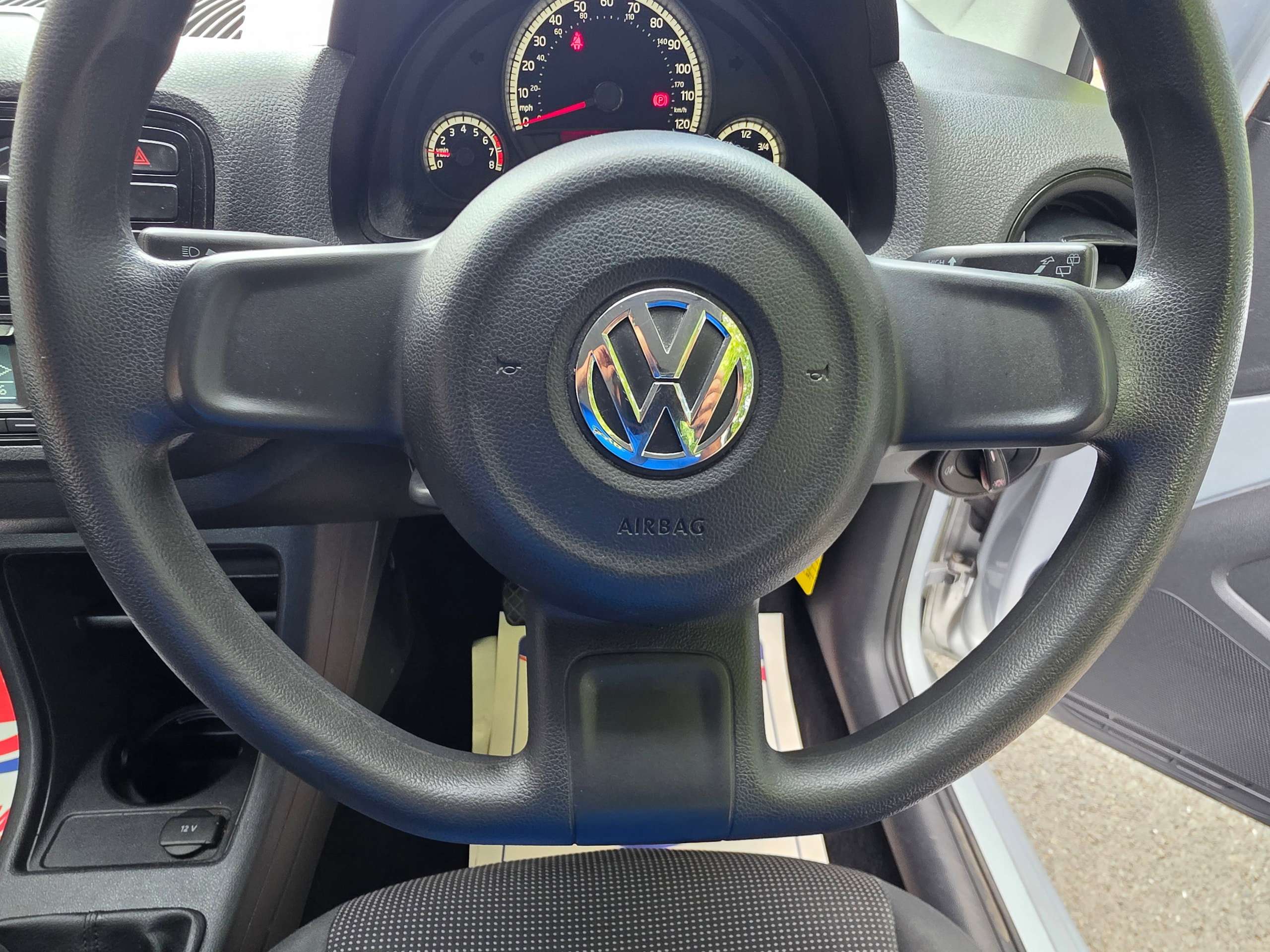 2015 VOLKSWAGEN UP! 2015 VOLKSWAGEN UP!