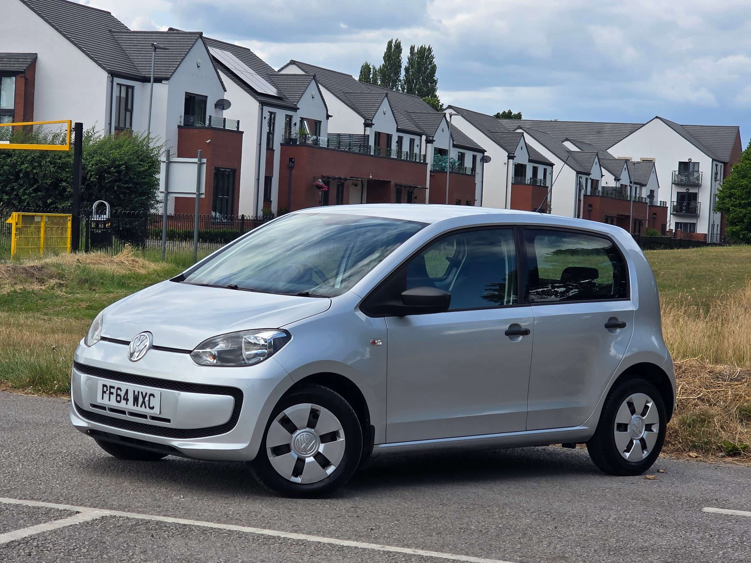 A 2015 VOLKSWAGEN UP! 1.0 Take up! Euro 5 5dr A 2015 VOLKSWAGEN UP! 1.0 Take up! Euro 5 5dr