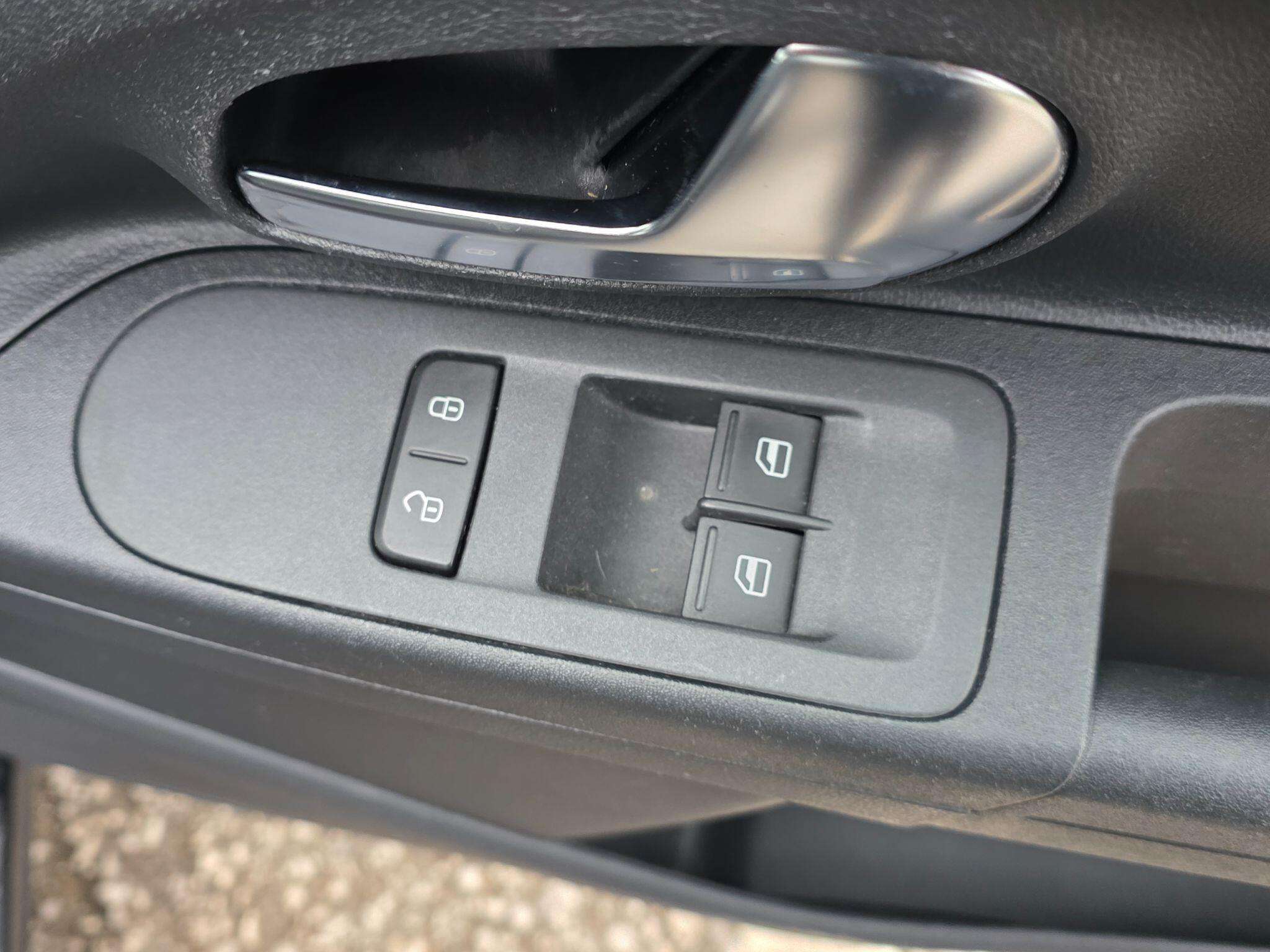 2015 VOLKSWAGEN UP! 2015 VOLKSWAGEN UP!