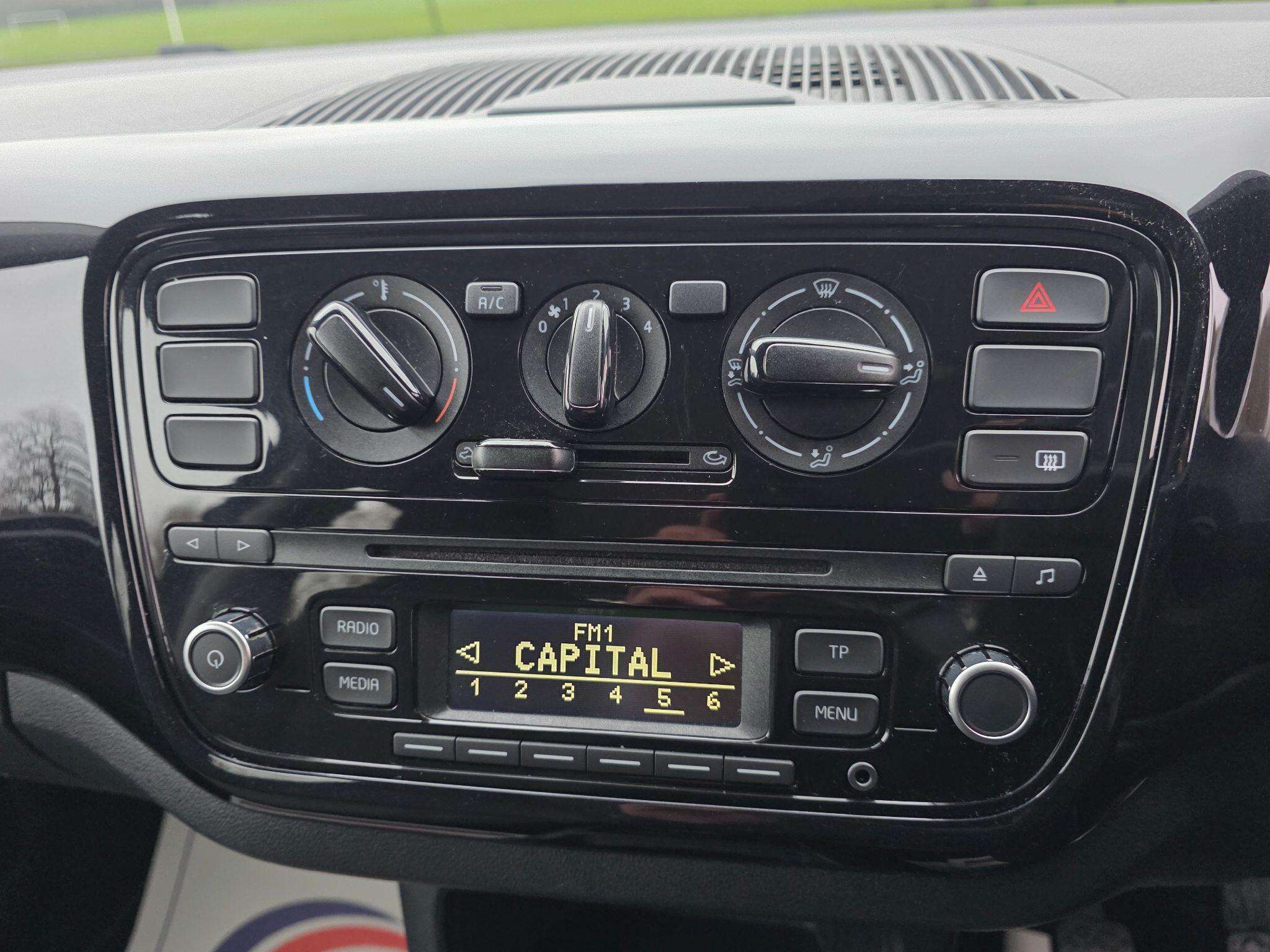 2015 VOLKSWAGEN UP! 2015 VOLKSWAGEN UP!