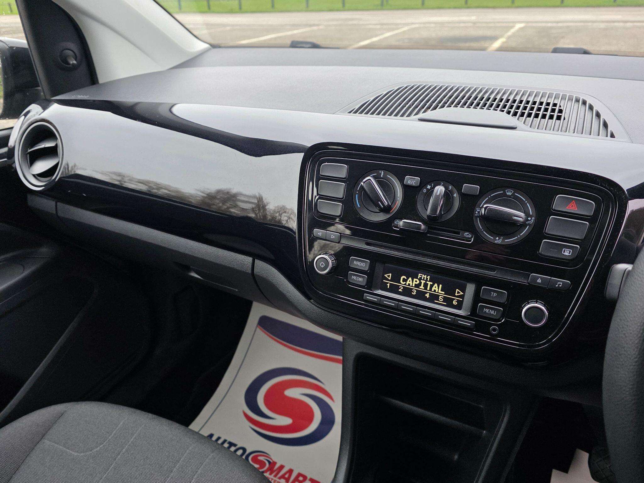 2015 VOLKSWAGEN UP! 2015 VOLKSWAGEN UP!