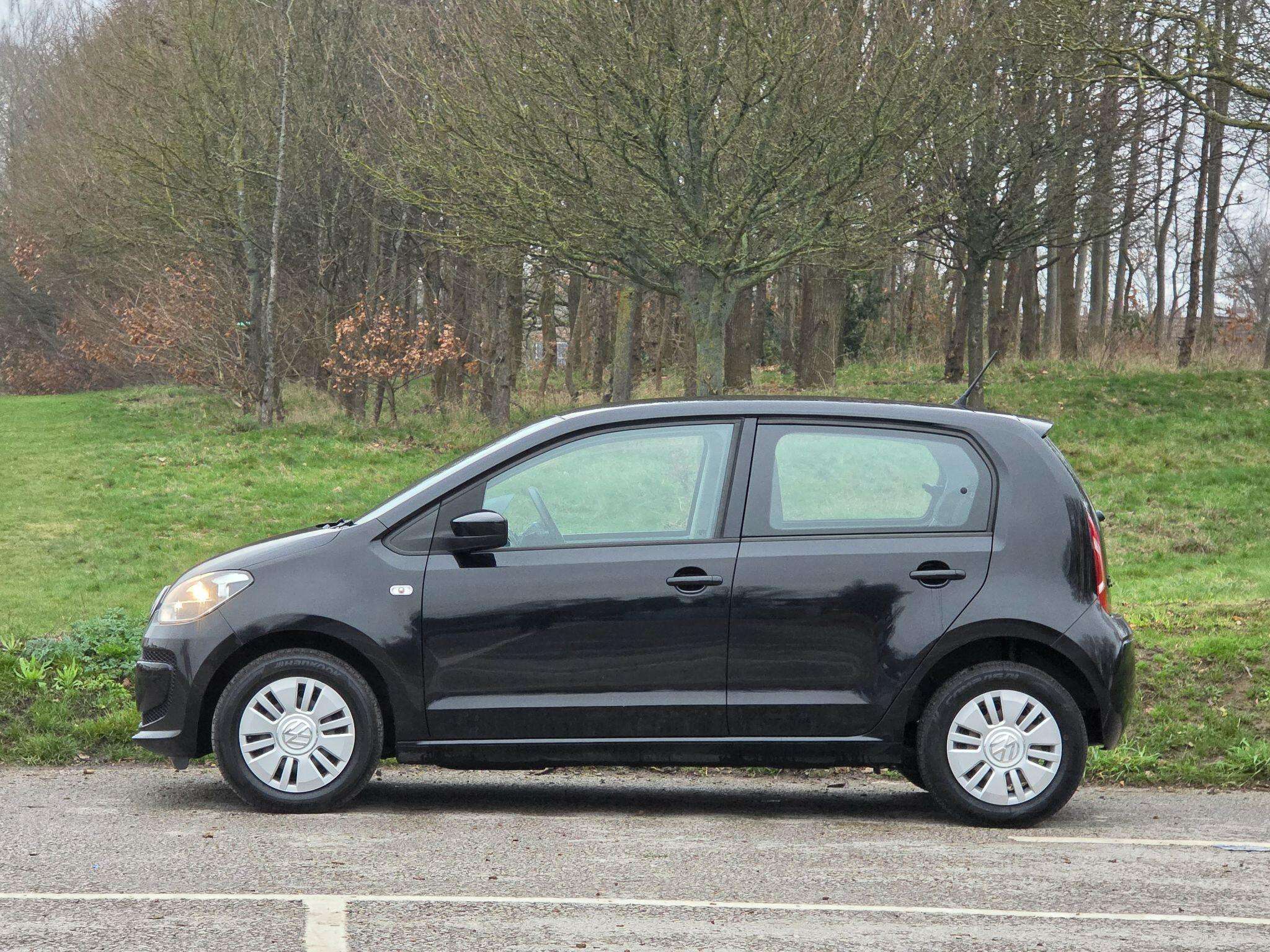 A 2015 VOLKSWAGEN UP! 1.0 Move up! Euro 6 5dr A 2015 VOLKSWAGEN UP! 1.0 Move up! Euro 6 5dr