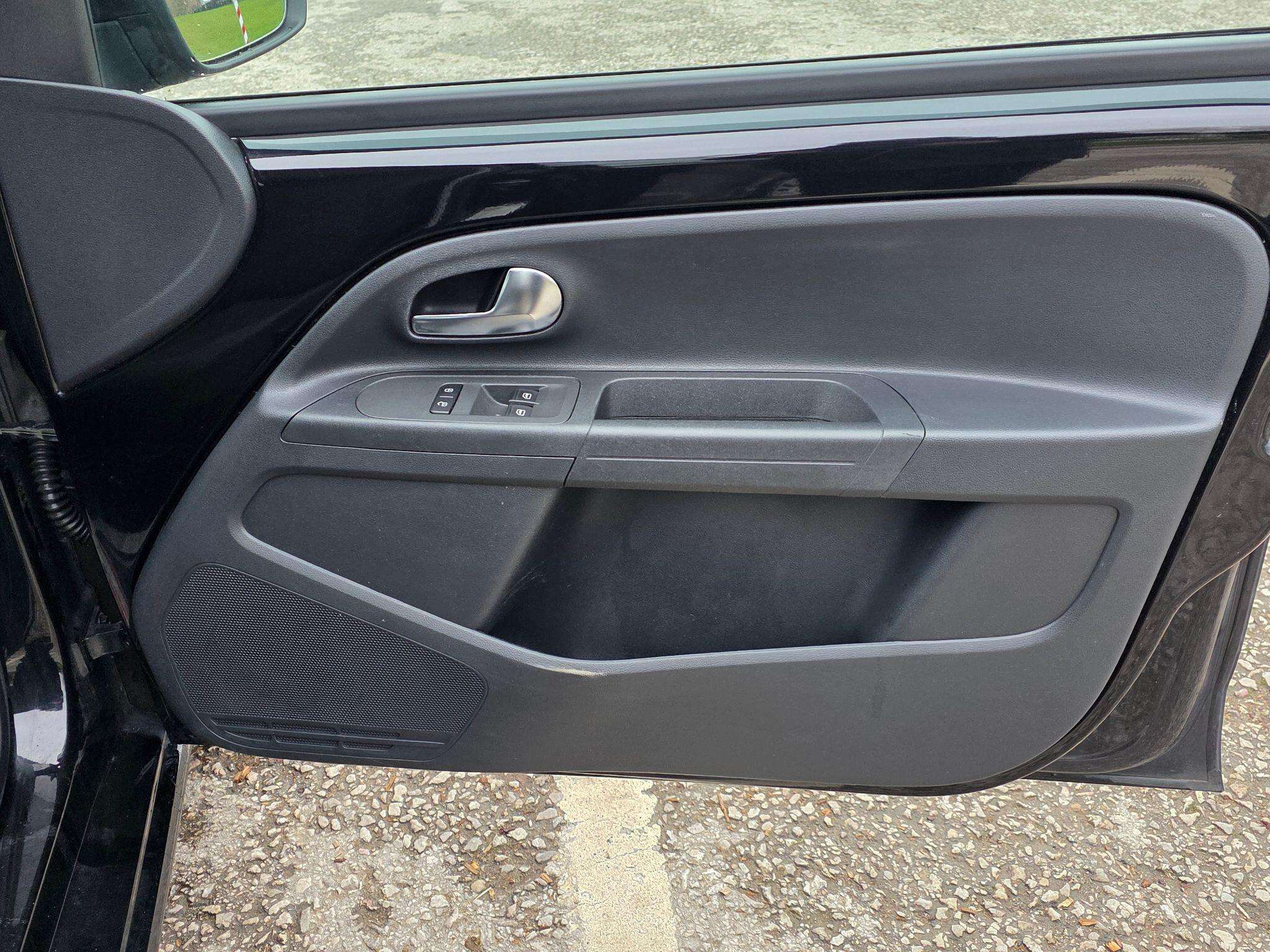 2015 VOLKSWAGEN UP! 2015 VOLKSWAGEN UP!