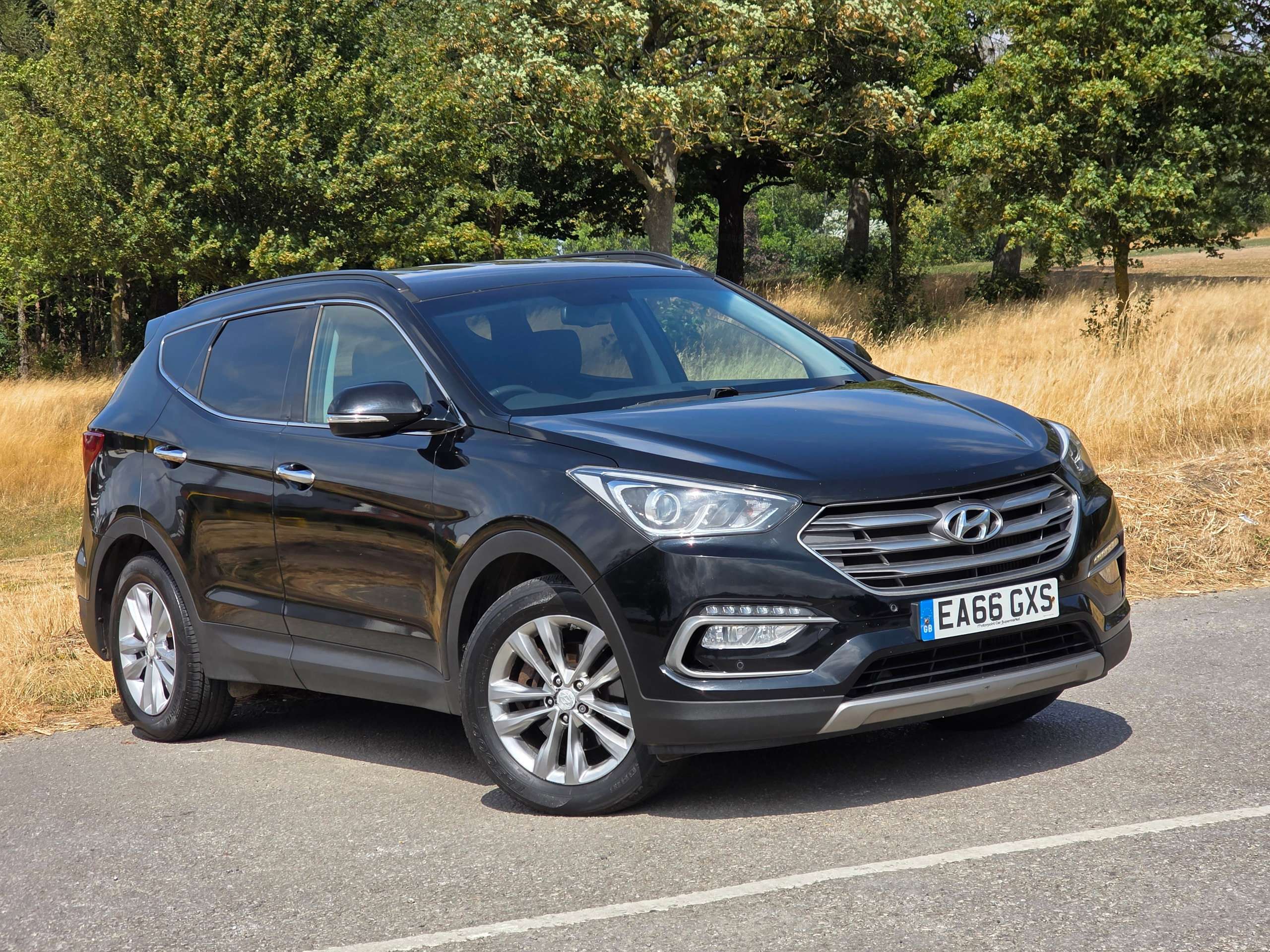 A 2016 HYUNDAI SANTA FE 2.2 CRDi Blue Drive Premium SUV 5dr Diesel Manual 4WD Euro 6 (s/s) (7 Seat) (200 ps) A 2016 HYUNDAI SANTA FE 2.2 CRDi Blue Drive Premium SUV 5dr Diesel Manual 4WD Euro 6 (s/s) (7 Seat) (200 ps)