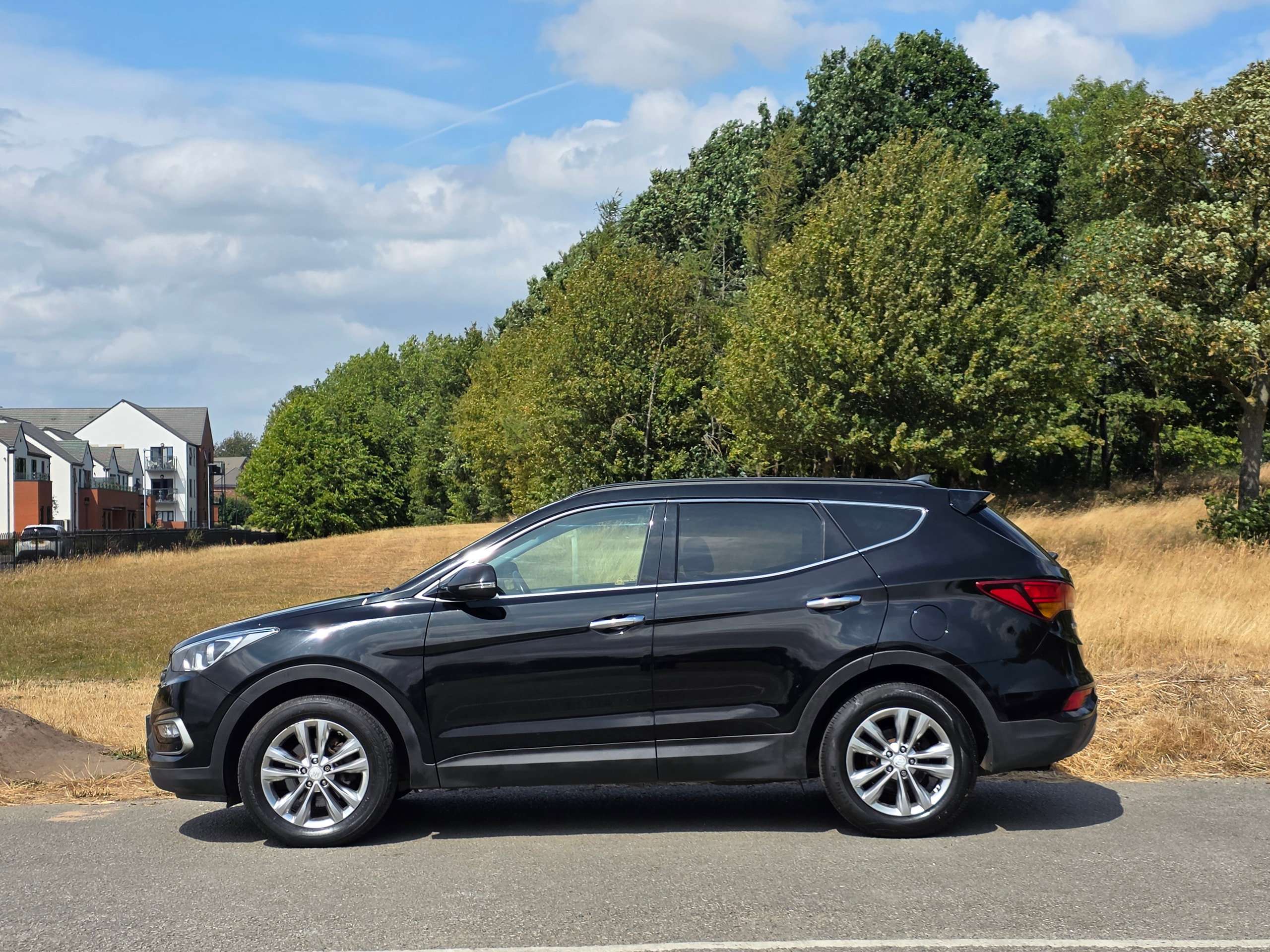 A 2016 HYUNDAI SANTA FE 2.2 CRDi Blue Drive Premium SUV 5dr Diesel Manual 4WD Euro 6 (s/s) (7 Seat) (200 ps) A 2016 HYUNDAI SANTA FE 2.2 CRDi Blue Drive Premium SUV 5dr Diesel Manual 4WD Euro 6 (s/s) (7 Seat) (200 ps)