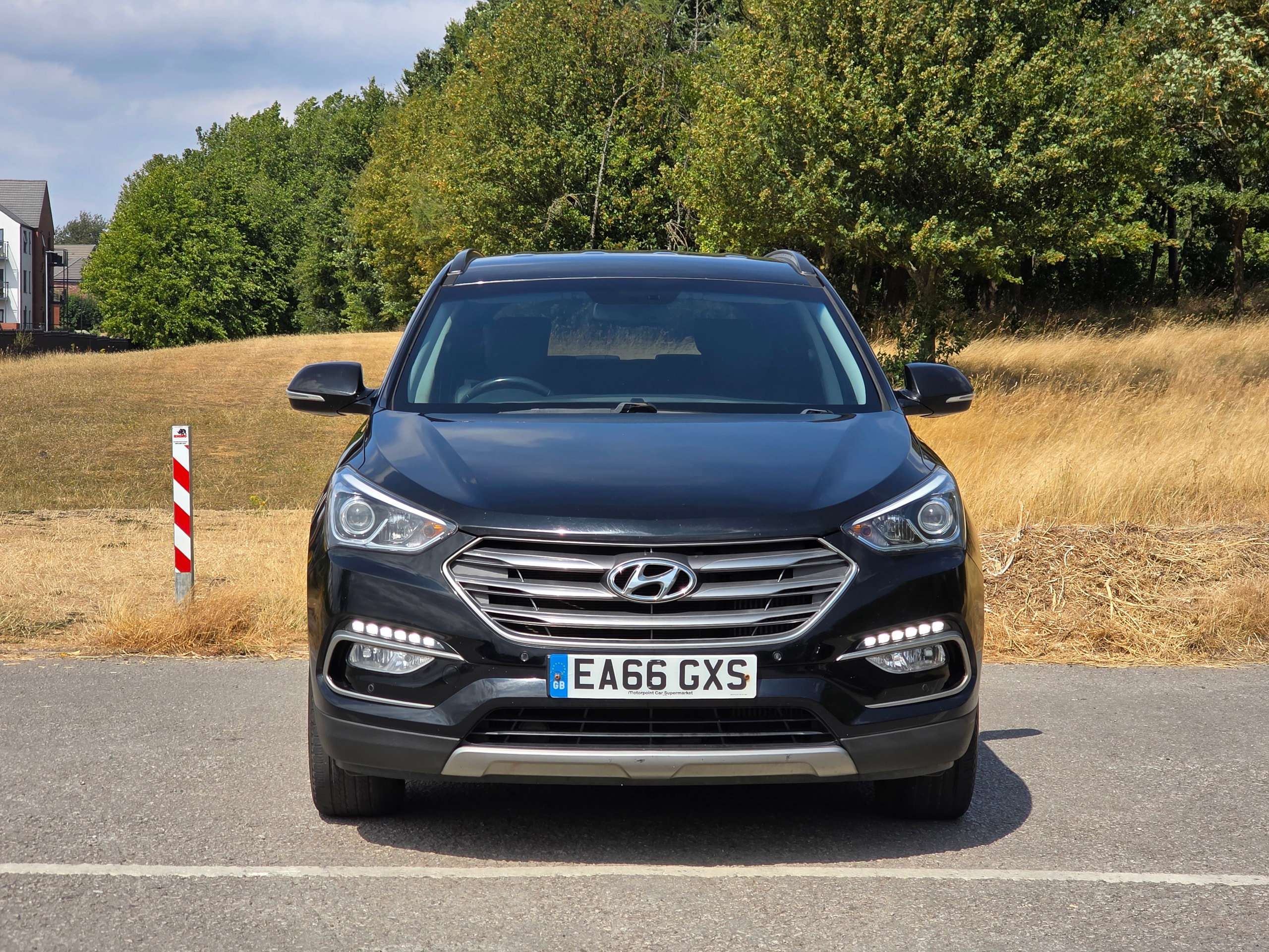 A 2016 HYUNDAI SANTA FE 2.2 CRDi Blue Drive Premium SUV 5dr Diesel Manual 4WD Euro 6 (s/s) (7 Seat) (200 ps) A 2016 HYUNDAI SANTA FE 2.2 CRDi Blue Drive Premium SUV 5dr Diesel Manual 4WD Euro 6 (s/s) (7 Seat) (200 ps)