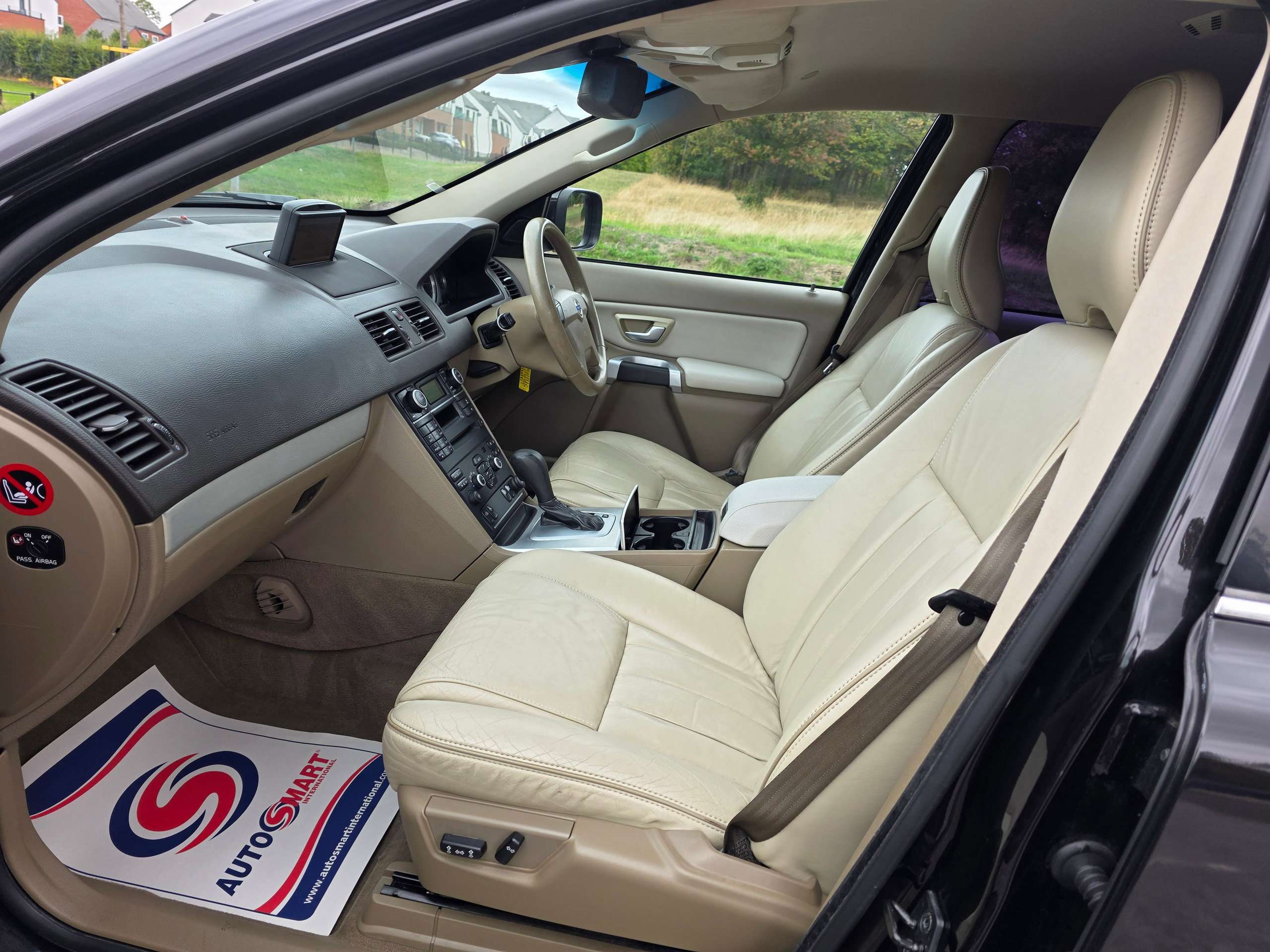 2011 VOLVO XC90 2011 VOLVO XC90