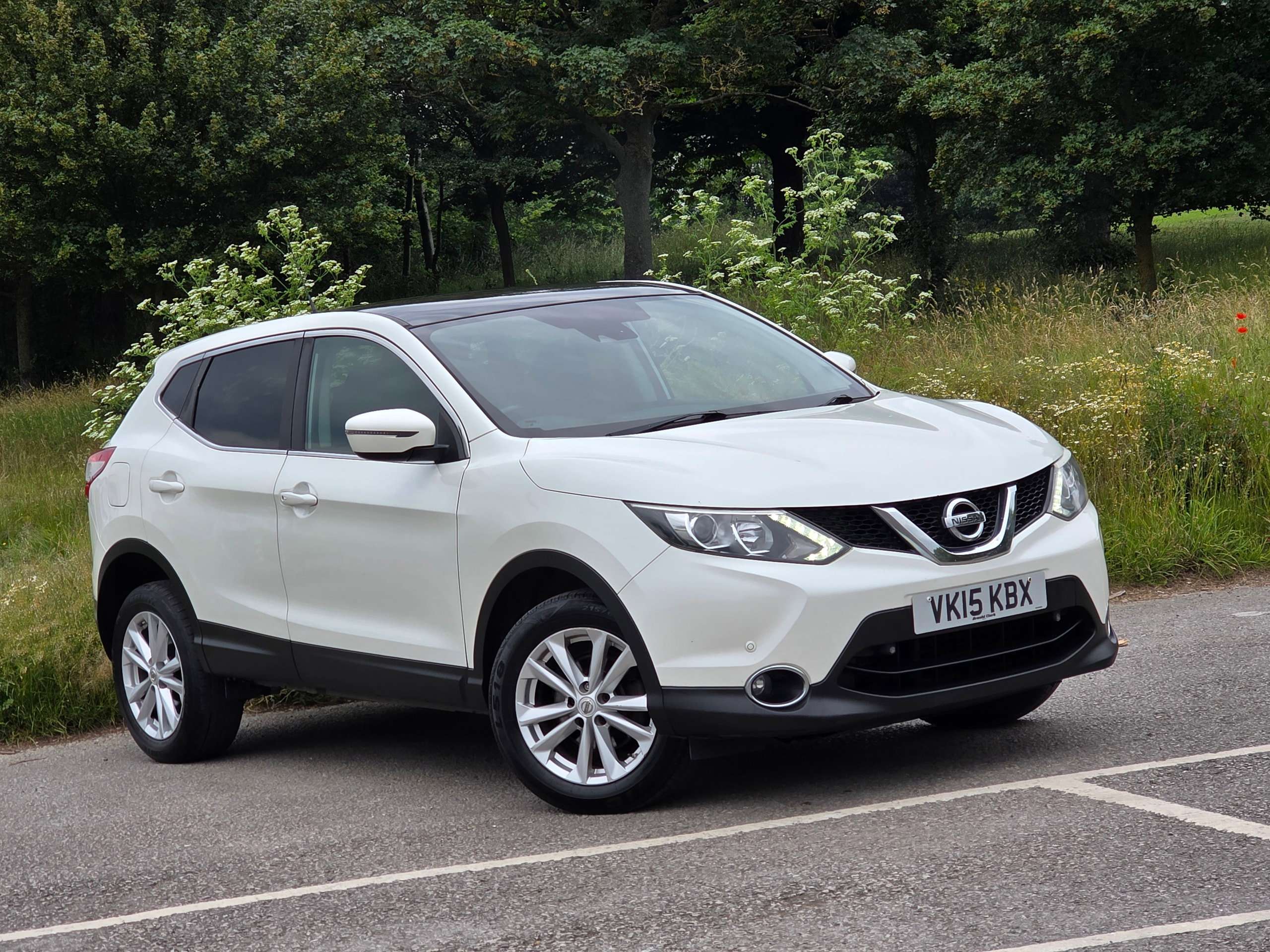 A 2015 NISSAN QASHQAI 1.5 dCi Acenta+ 2WD Euro 5 (s/s) 5dr A 2015 NISSAN QASHQAI 1.5 dCi Acenta+ 2WD Euro 5 (s/s) 5dr