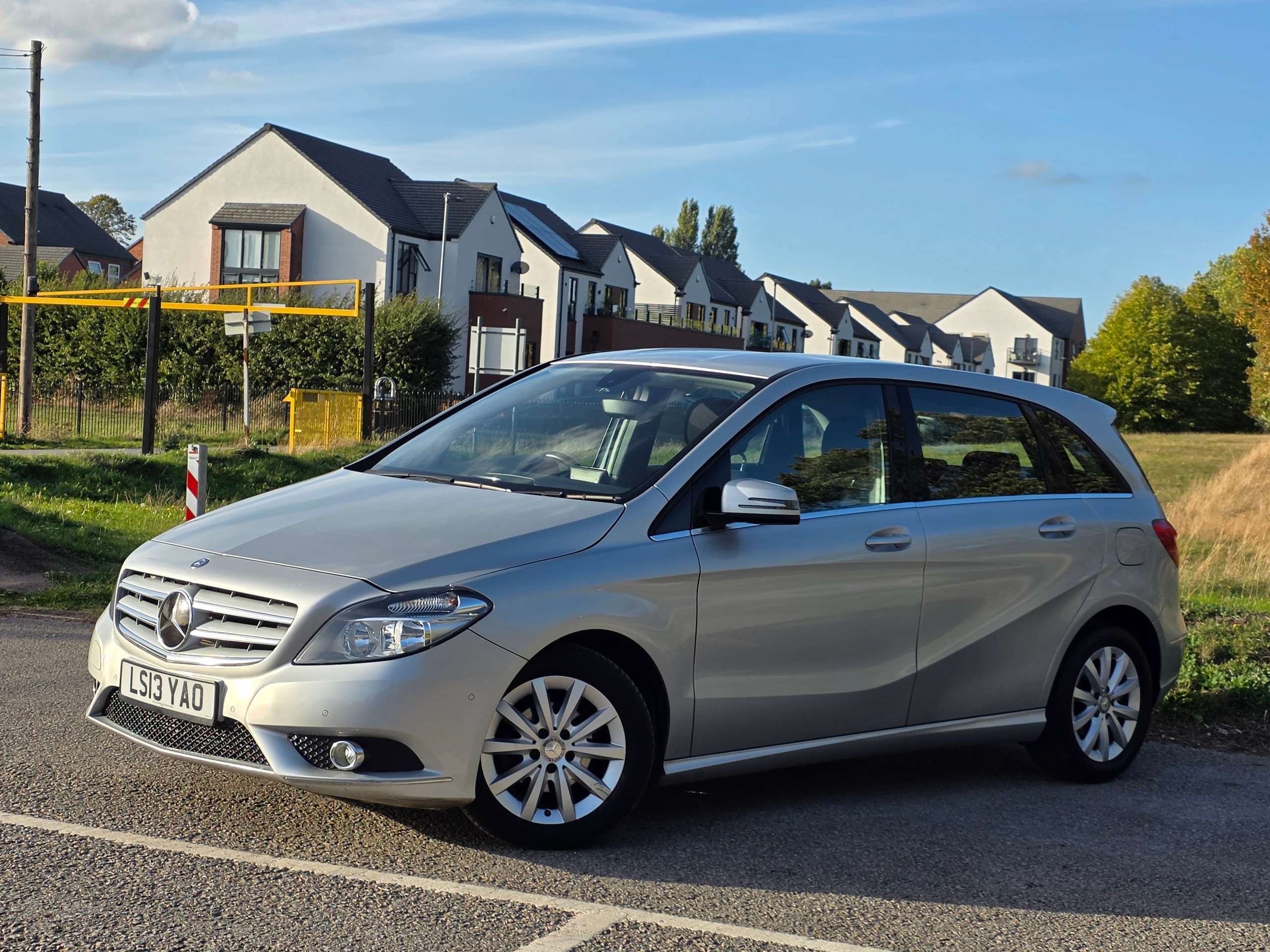 A 2013 MERCEDES-BENZ B CLASS 1.8 B180 CDI BlueEfficiency SE MPV 5dr Diesel Manual Euro 5 (s/s) (109 ps) A 2013 MERCEDES-BENZ B CLASS 1.8 B180 CDI BlueEfficiency SE MPV 5dr Diesel Manual Euro 5 (s/s) (109 ps)