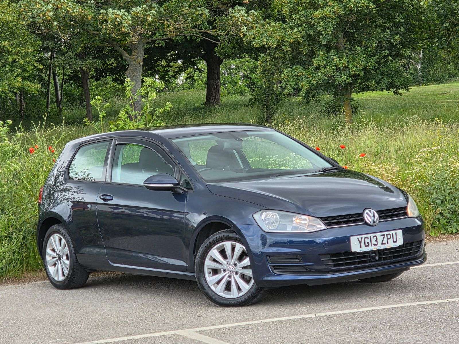 A 2013 VOLKSWAGEN GOLF 1.4 TSI BlueMotion Tech SE Hatchback 3dr Petrol Manual Euro 5 (s/s) (122 ps) A 2013 VOLKSWAGEN GOLF 1.4 TSI BlueMotion Tech SE Hatchback 3dr Petrol Manual Euro 5 (s/s) (122 ps)