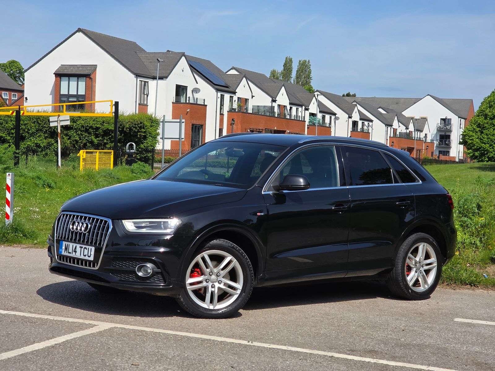 A 2014 AUDI Q3 2.0 TDI S line SUV 5dr Diesel Manual Euro 5 (s/s) (140 ps) A 2014 AUDI Q3 2.0 TDI S line SUV 5dr Diesel Manual Euro 5 (s/s) (140 ps)