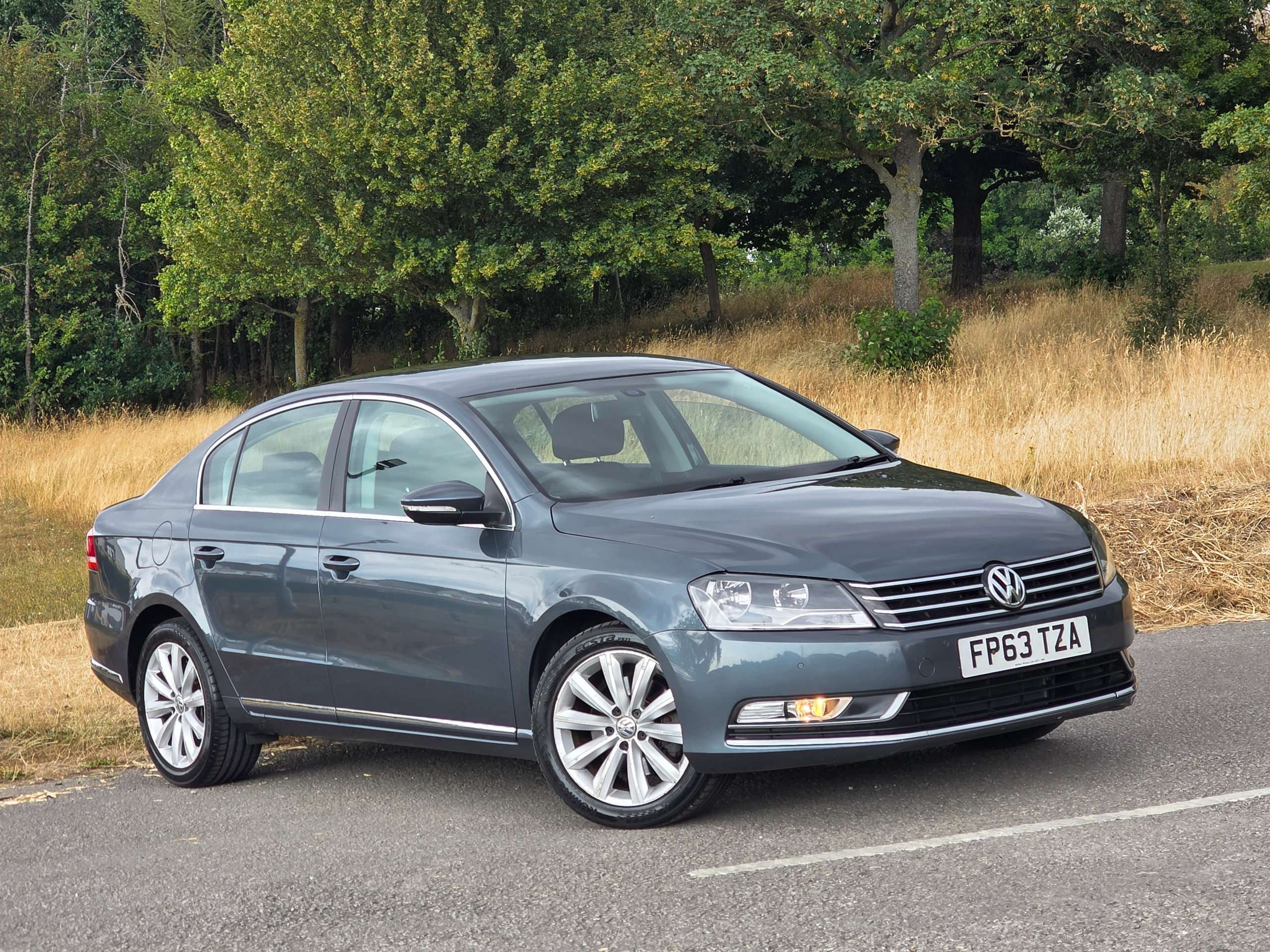 A 2013 VOLKSWAGEN PASSAT 2.0 TDI BlueMotion Tech Highline Saloon 4dr Diesel Manual Euro 5 (s/s) (140 ps) A 2013 VOLKSWAGEN PASSAT 2.0 TDI BlueMotion Tech Highline Saloon 4dr Diesel Manual Euro 5 (s/s) (140 ps)