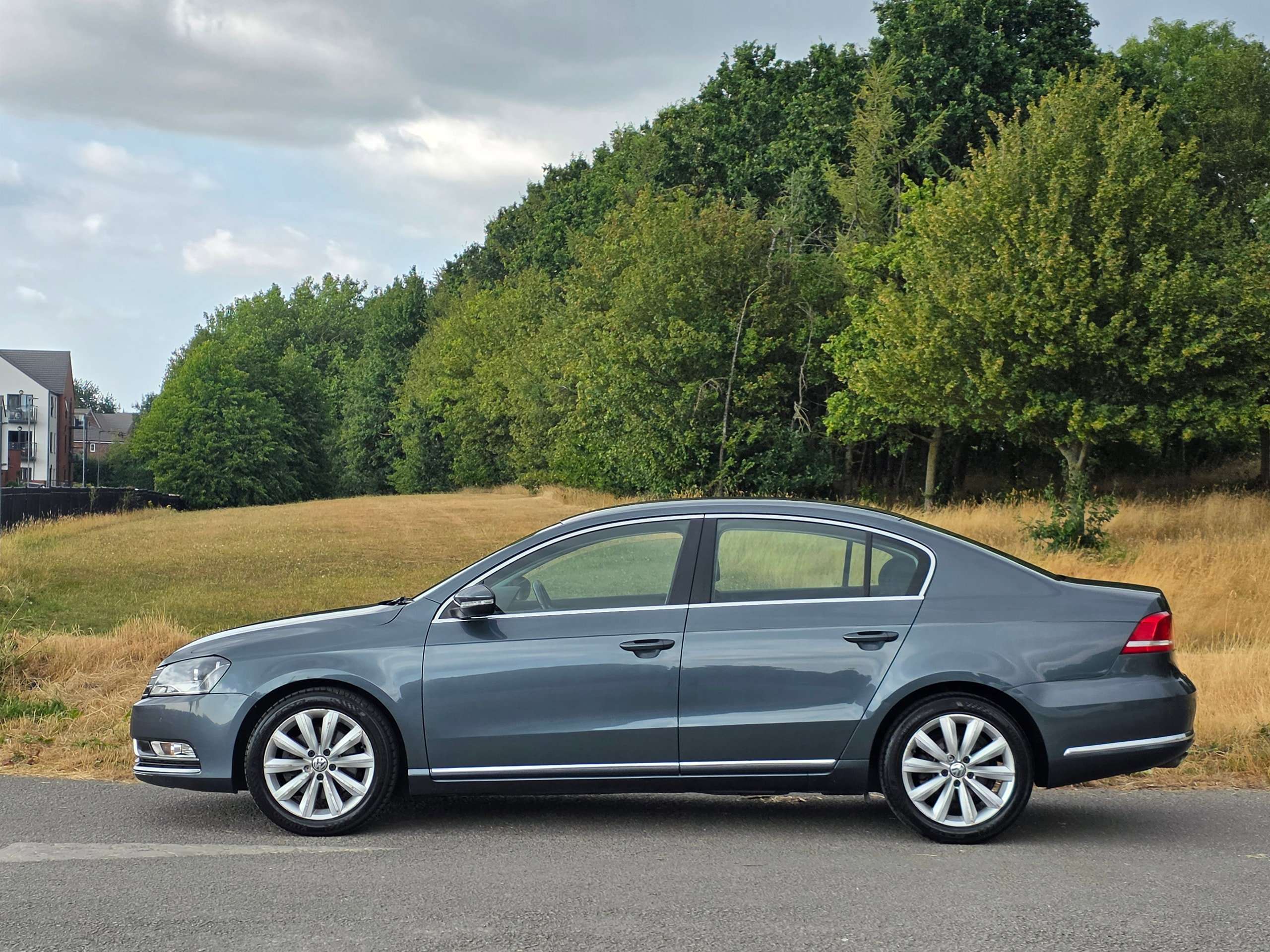 A 2013 VOLKSWAGEN PASSAT 2.0 TDI BlueMotion Tech Highline Saloon 4dr Diesel Manual Euro 5 (s/s) (140 ps) A 2013 VOLKSWAGEN PASSAT 2.0 TDI BlueMotion Tech Highline Saloon 4dr Diesel Manual Euro 5 (s/s) (140 ps)