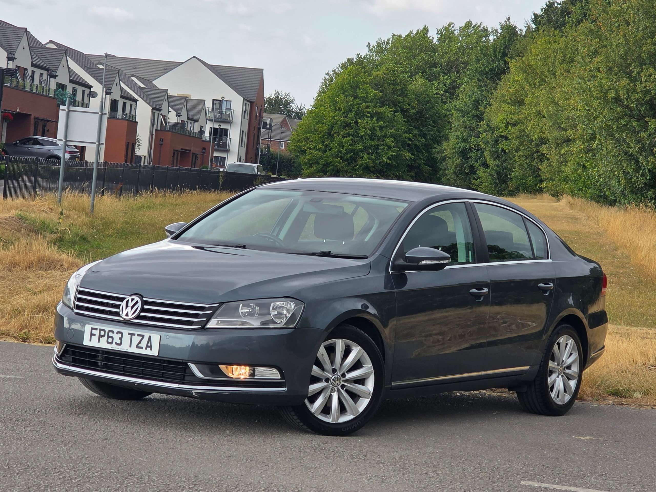 A 2013 VOLKSWAGEN PASSAT 2.0 TDI BlueMotion Tech Highline Saloon 4dr Diesel Manual Euro 5 (s/s) (140 ps) A 2013 VOLKSWAGEN PASSAT 2.0 TDI BlueMotion Tech Highline Saloon 4dr Diesel Manual Euro 5 (s/s) (140 ps)