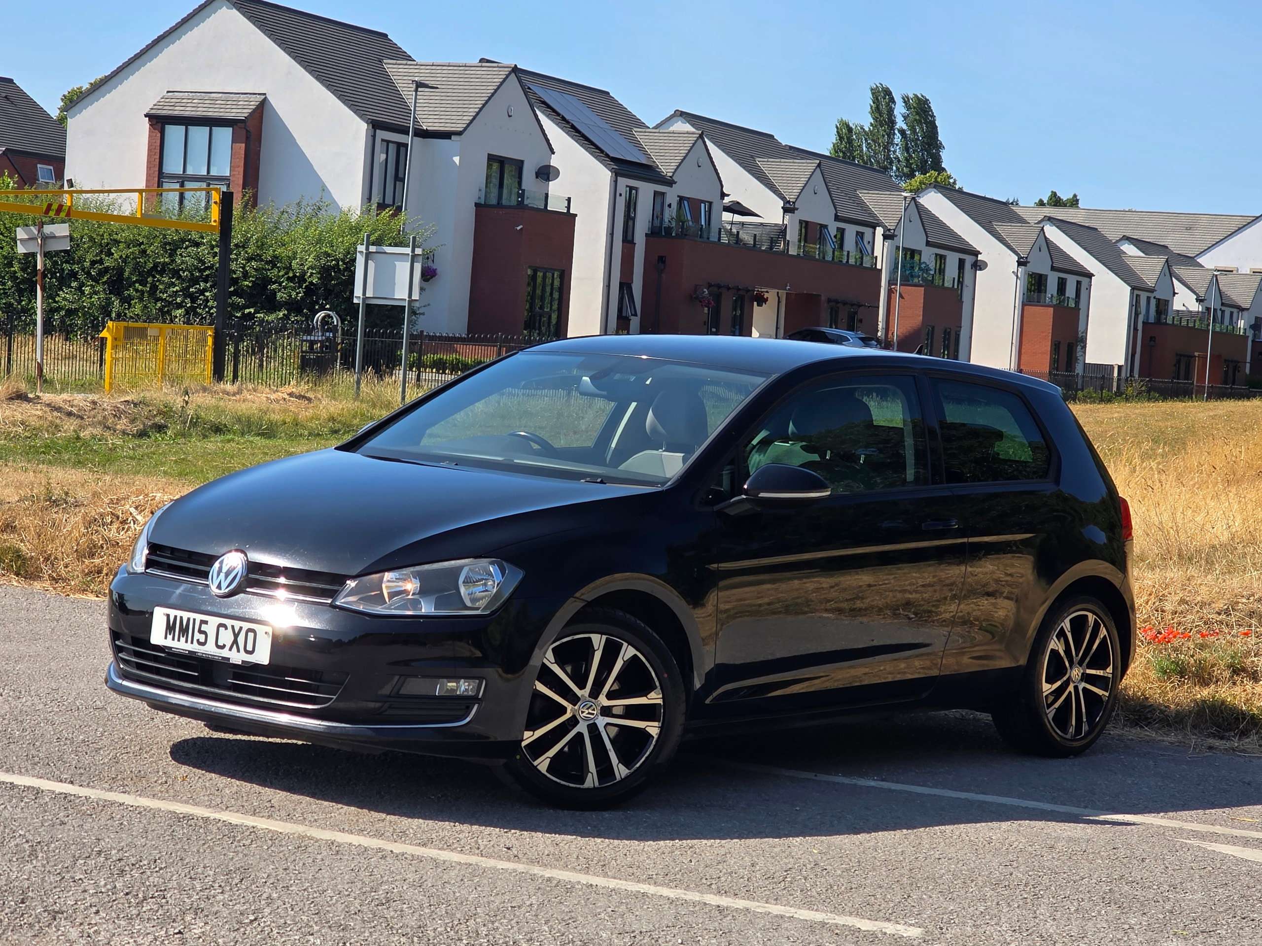 A 2015 VOLKSWAGEN GOLF 2.0 TDI BlueMotion Tech GT Hatchback 3dr Diesel Manual Euro 5 (s/s) (150 ps) A 2015 VOLKSWAGEN GOLF 2.0 TDI BlueMotion Tech GT Hatchback 3dr Diesel Manual Euro 5 (s/s) (150 ps)