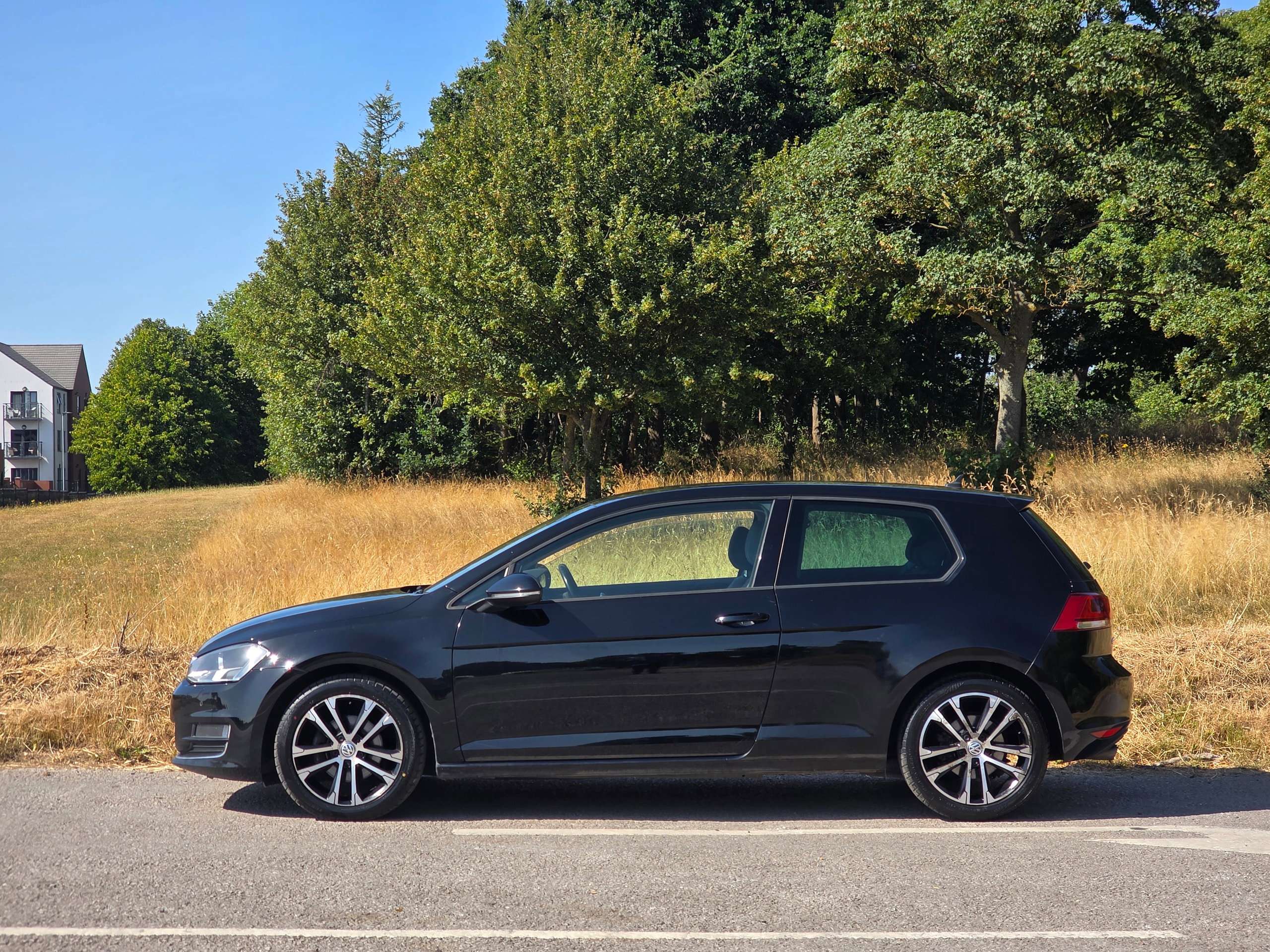 A 2015 VOLKSWAGEN GOLF 2.0 TDI BlueMotion Tech GT Hatchback 3dr Diesel Manual Euro 5 (s/s) (150 ps) A 2015 VOLKSWAGEN GOLF 2.0 TDI BlueMotion Tech GT Hatchback 3dr Diesel Manual Euro 5 (s/s) (150 ps)