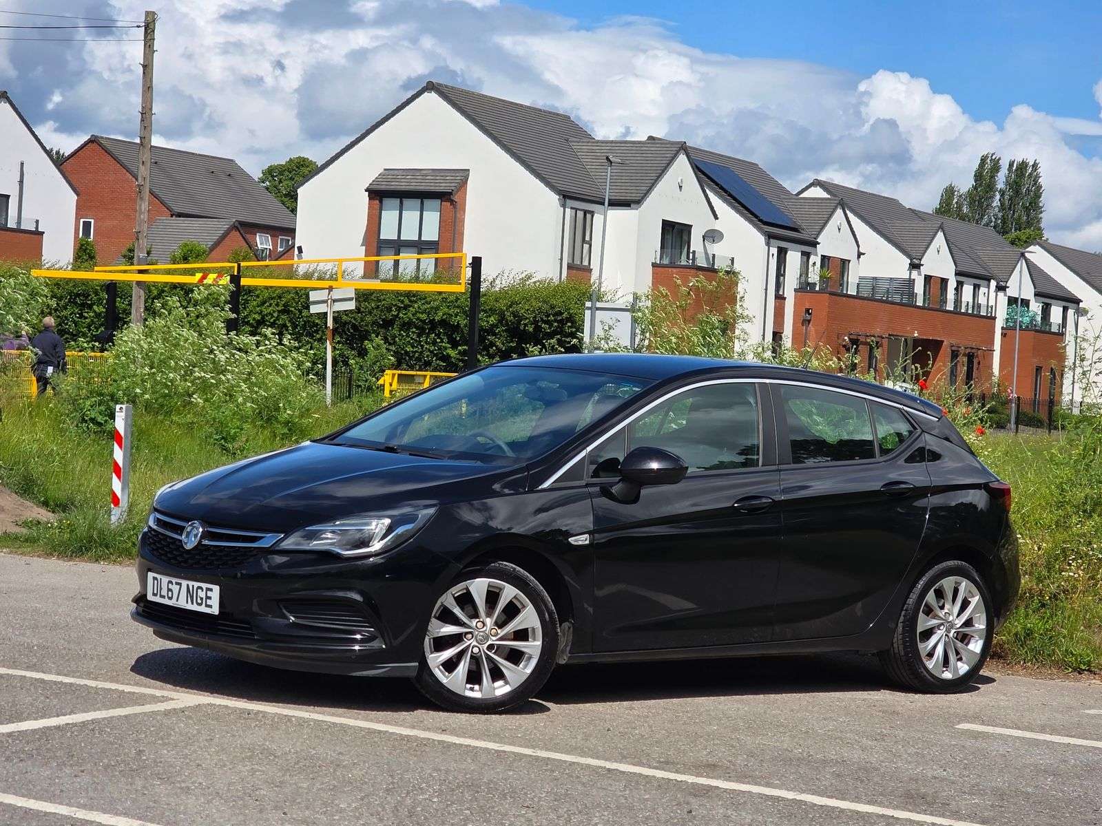 A 2017 VAUXHALL ASTRA 1.0i Turbo ecoTEC Design Hatchback 5dr Petrol Manual Euro 6 (s/s) (105 ps) A 2017 VAUXHALL ASTRA 1.0i Turbo ecoTEC Design Hatchback 5dr Petrol Manual Euro 6 (s/s) (105 ps)