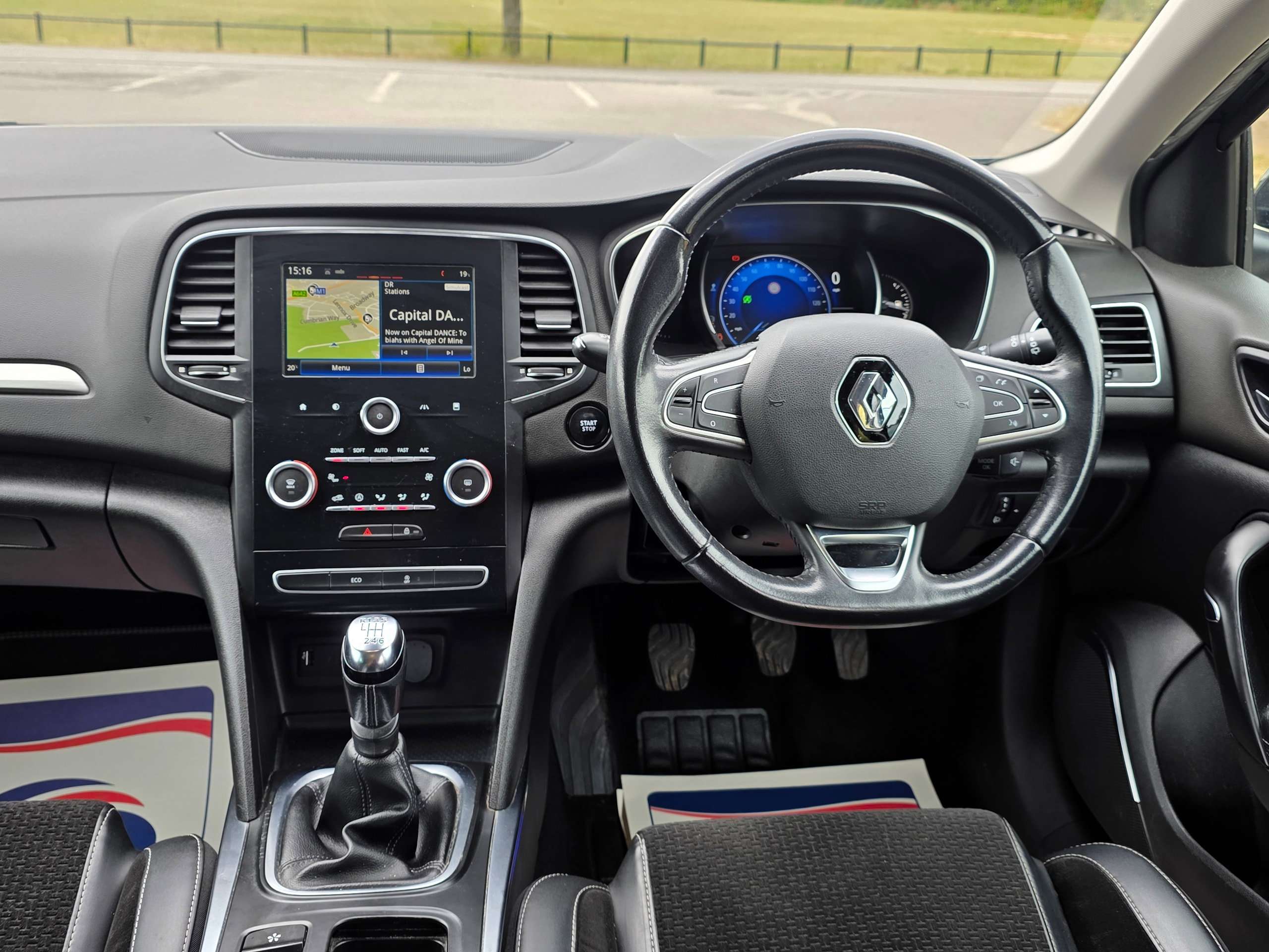 2017 RENAULT MEGANE 2017 RENAULT MEGANE