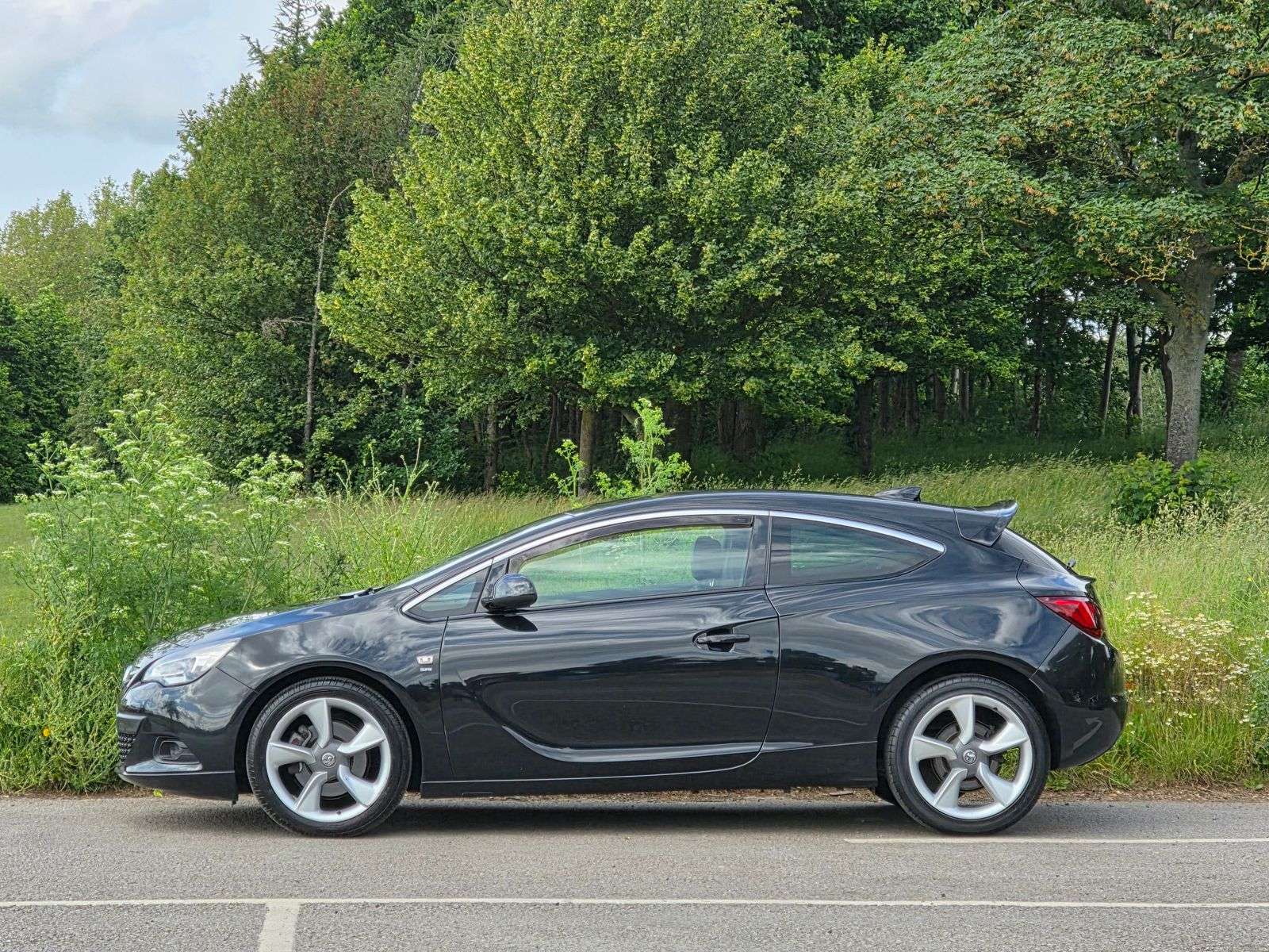 A 2016 VAUXHALL ASTRA GTC 1.6 CDTi ecoFLEX SRi Coupe 3dr Diesel Manual Euro 6 (s/s) (136 ps) A 2016 VAUXHALL ASTRA GTC 1.6 CDTi ecoFLEX SRi Coupe 3dr Diesel Manual Euro 6 (s/s) (136 ps)
