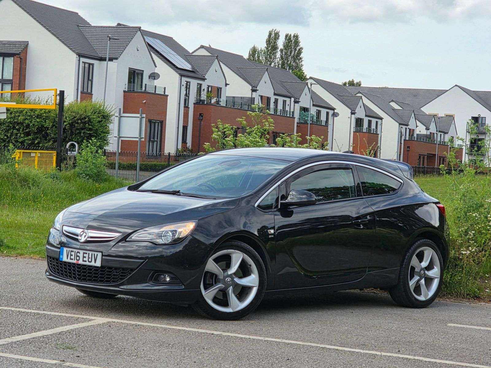 A 2016 VAUXHALL ASTRA GTC 1.6 CDTi ecoFLEX SRi Coupe 3dr Diesel Manual Euro 6 (s/s) (136 ps) A 2016 VAUXHALL ASTRA GTC 1.6 CDTi ecoFLEX SRi Coupe 3dr Diesel Manual Euro 6 (s/s) (136 ps)