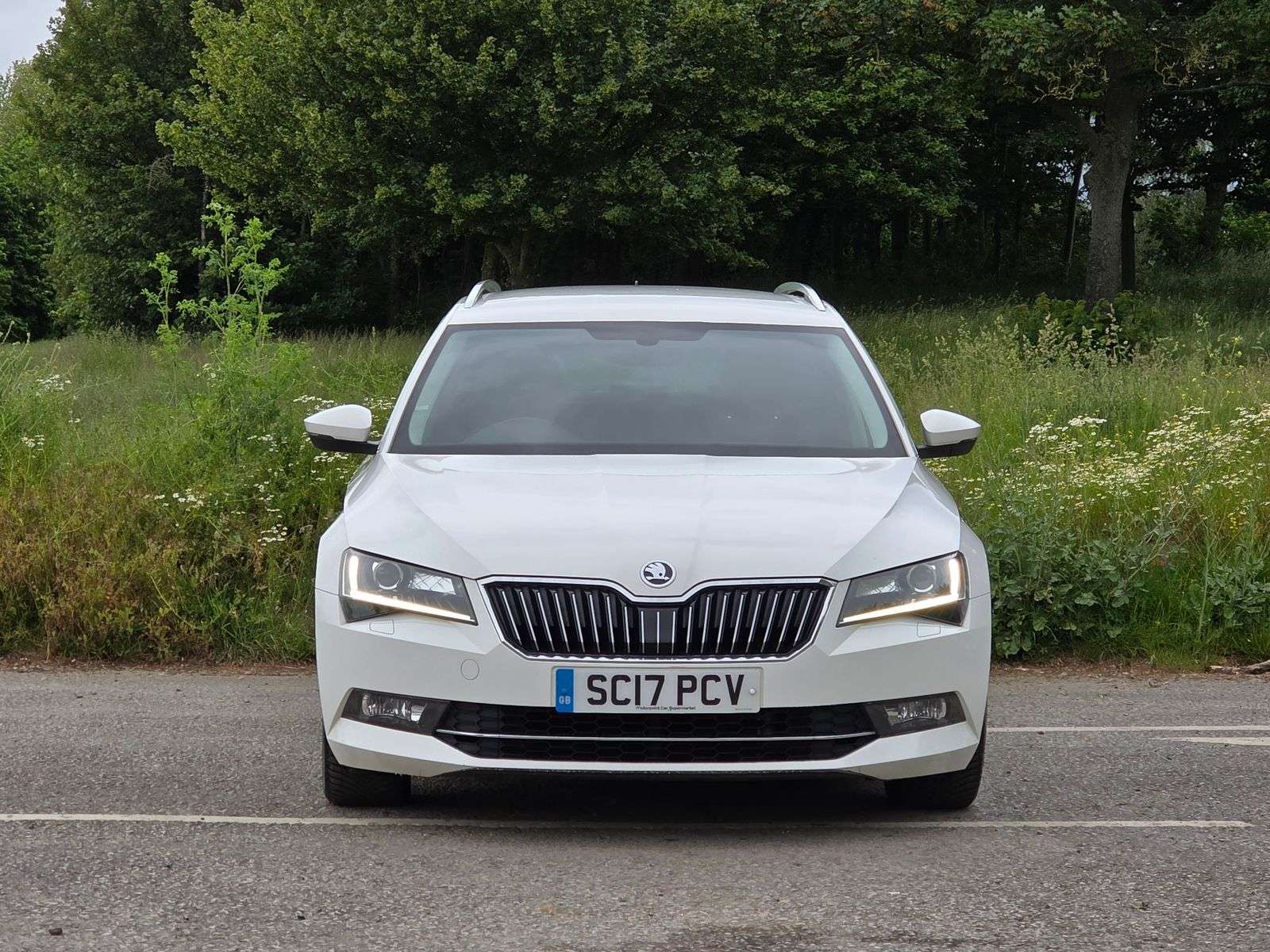 A 2017 SKODA SUPERB 2.0 TDI SE L Executive Estate 5dr Diesel Manual Euro 6 (s/s) (150 ps) A 2017 SKODA SUPERB 2.0 TDI SE L Executive Estate 5dr Diesel Manual Euro 6 (s/s) (150 ps)